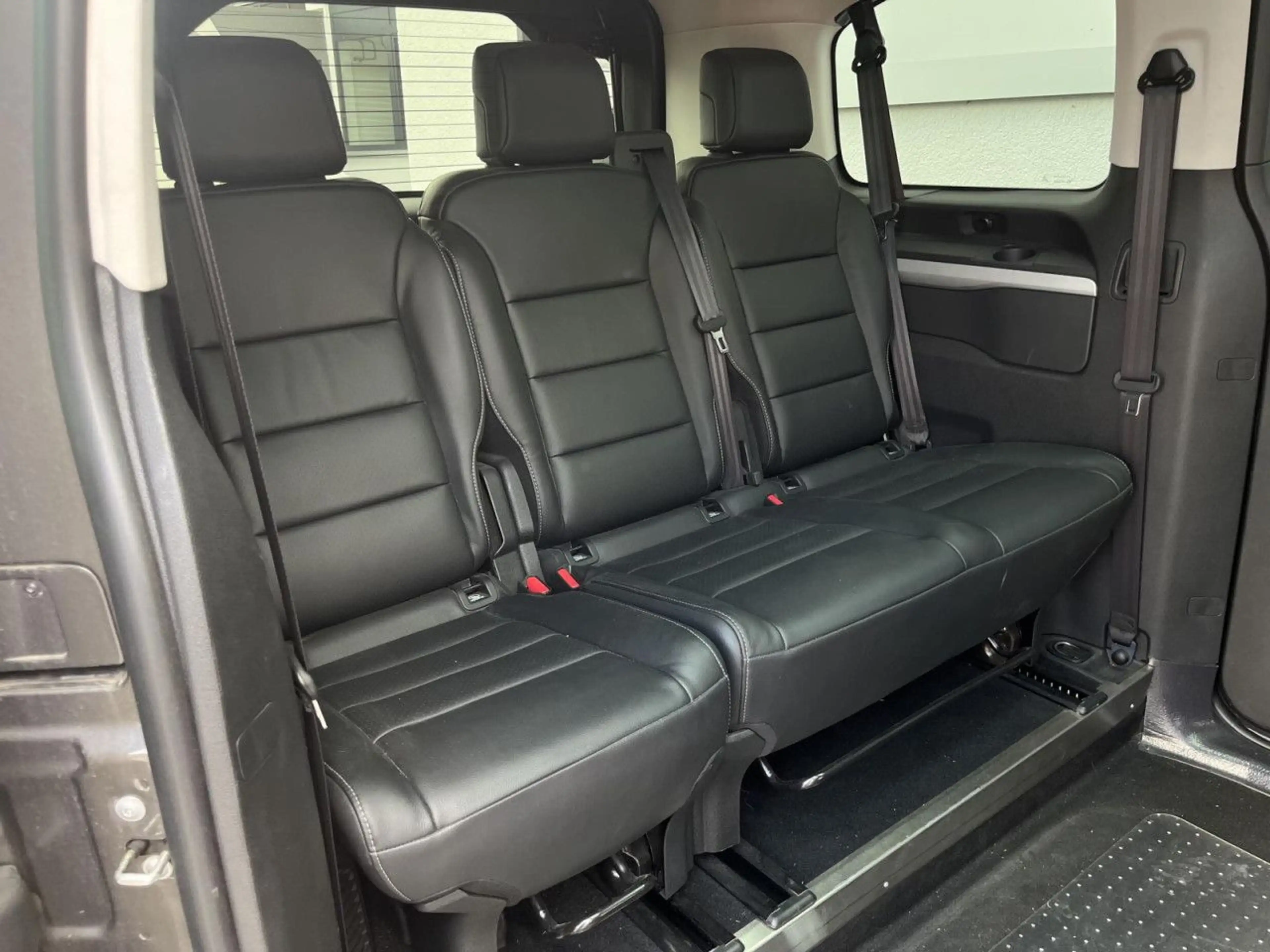 Peugeot Traveller 2,0 HDI Parvan E-Rollstuhl Kassettenlift — photo 12