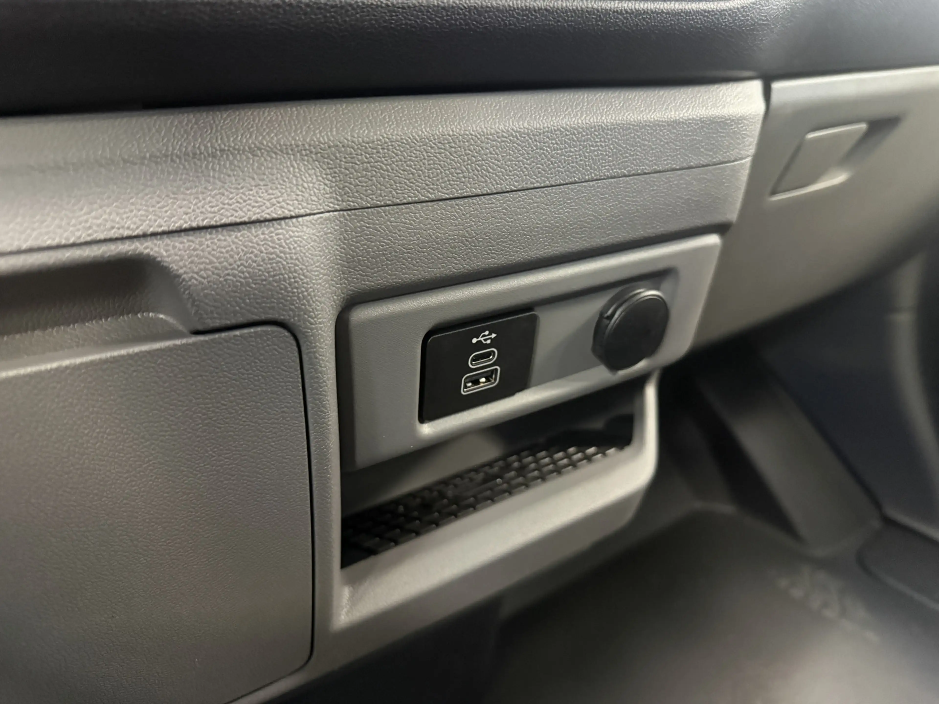 Ford E-Transit Cust. 320 L1H1 Trend 71 kWh Full-led 3-Persoons Cr — photo 13