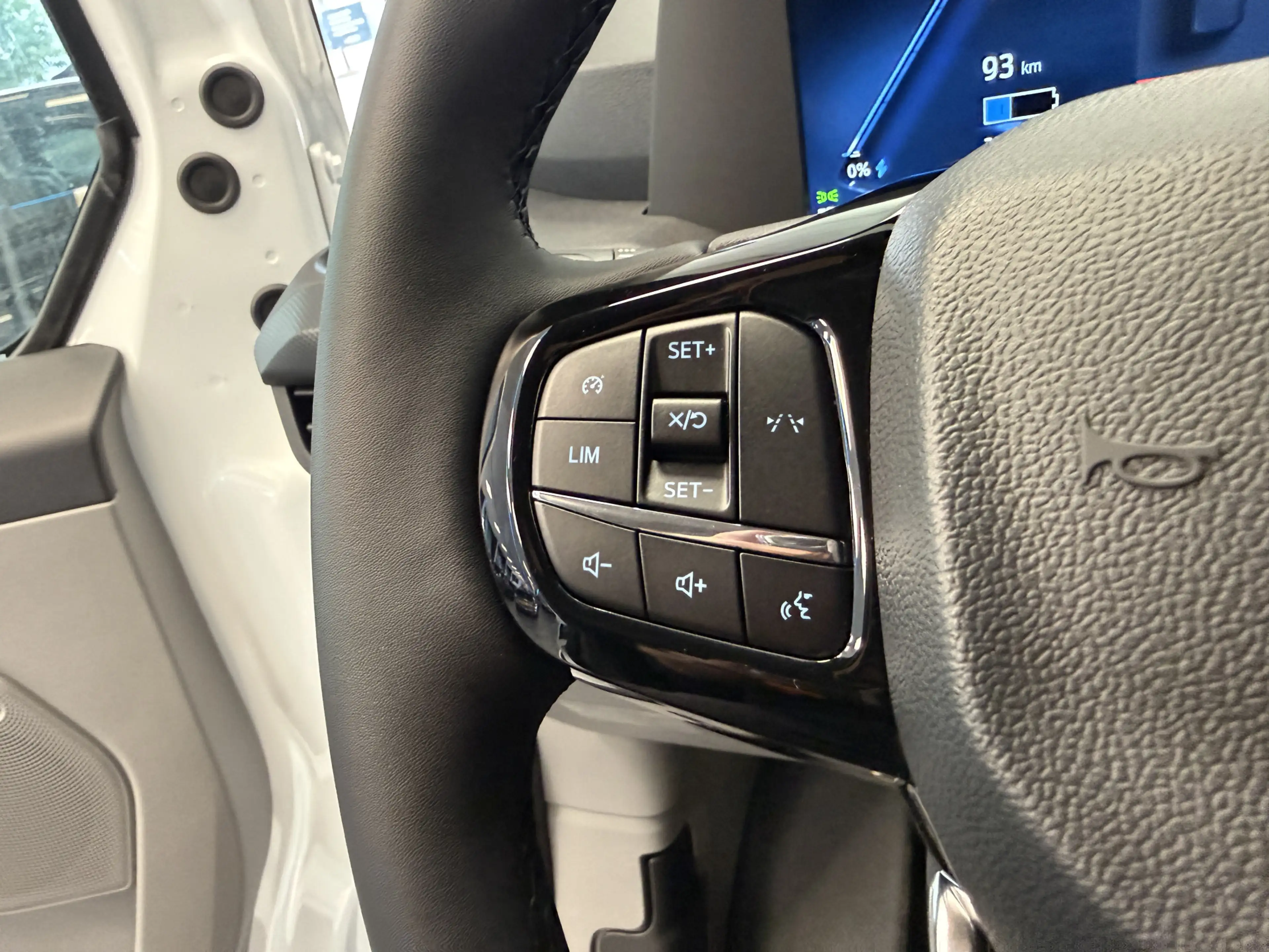 Ford E-Transit Cust. 320 L1H1 Trend 71 kWh Full-led 3-Persoons Cr — photo 10