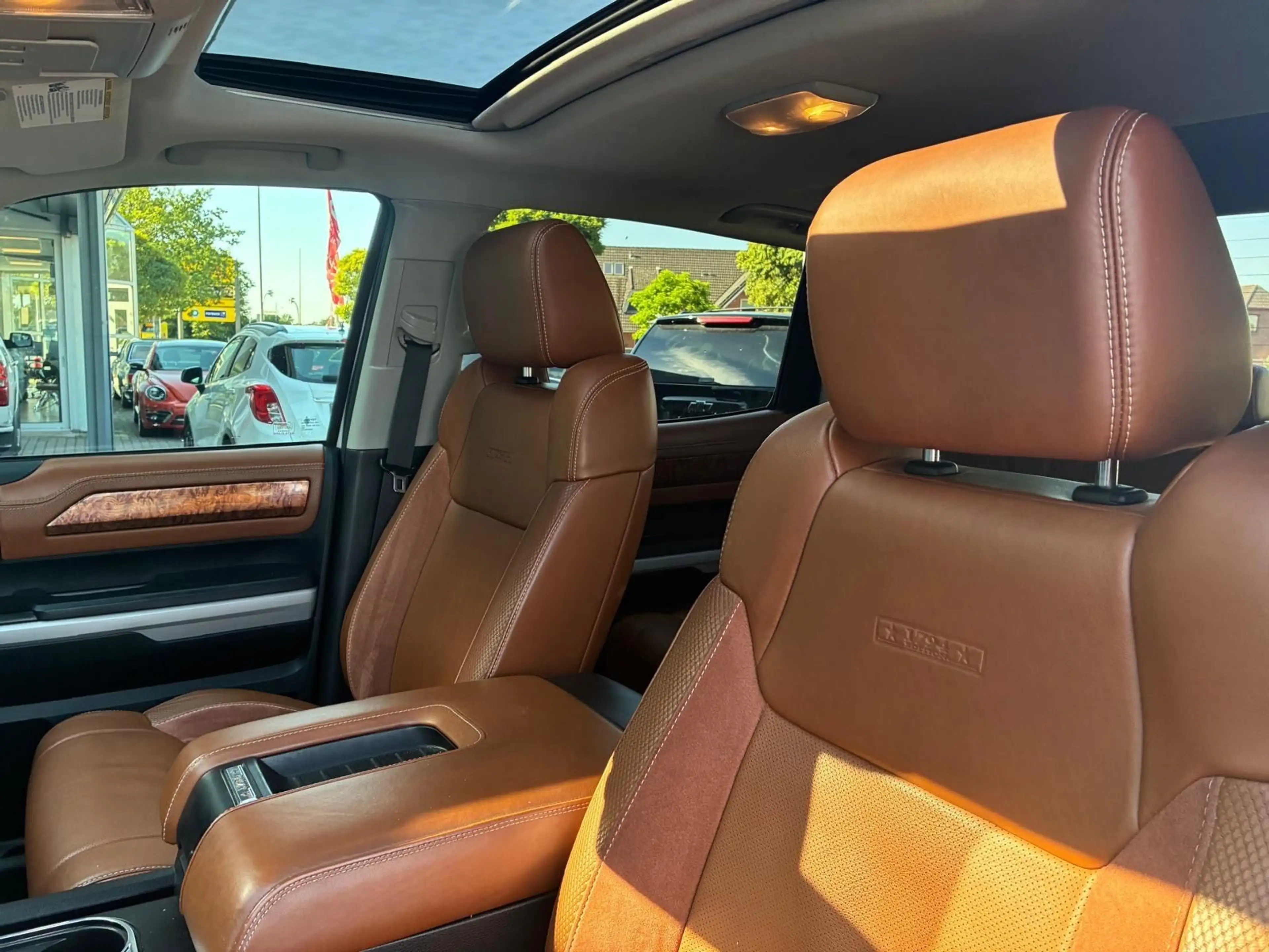 Toyota Tundra 5,7 V8 Crew Max - Platinum — photo 5