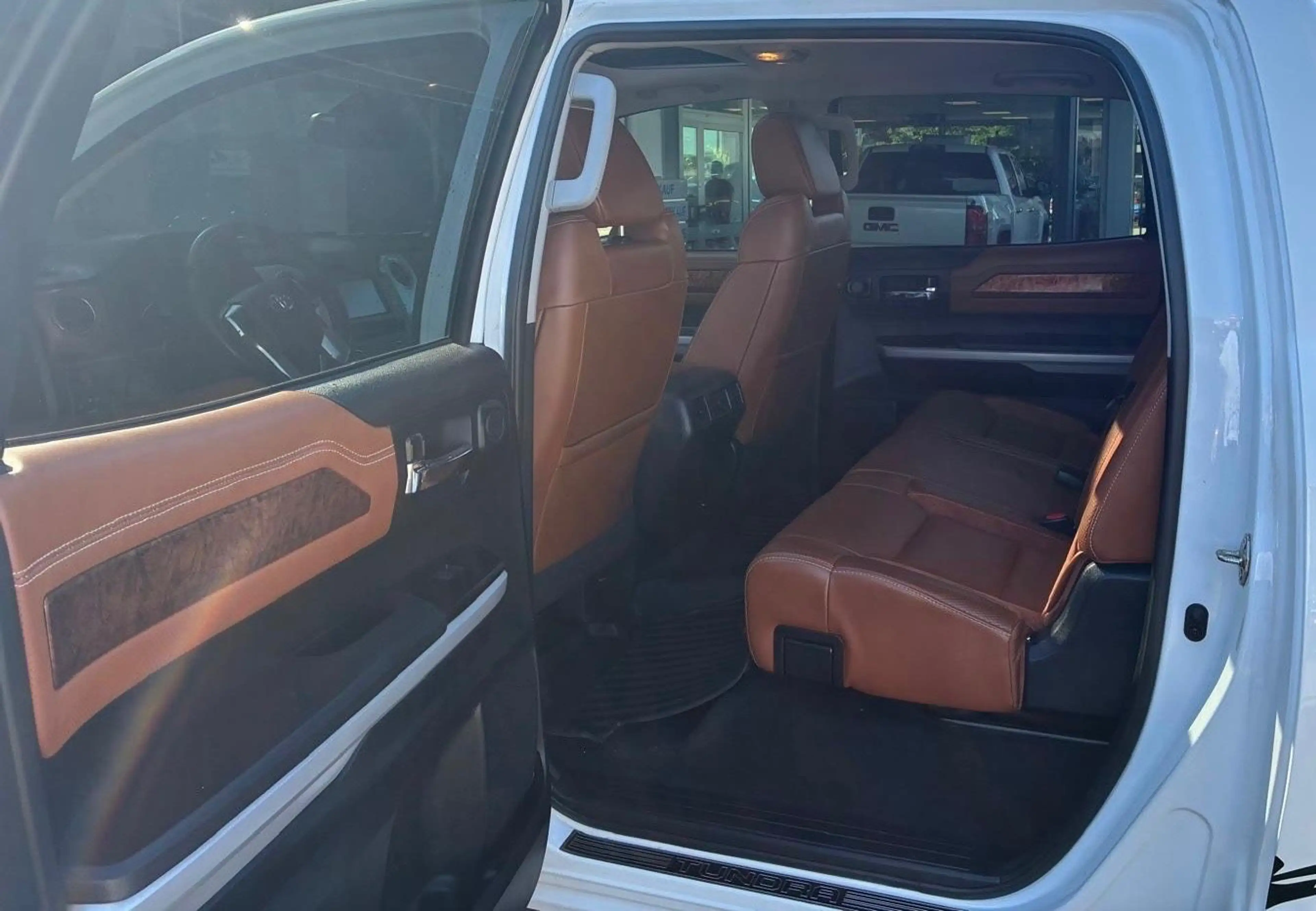 Toyota Tundra 5,7 V8 Crew Max - Platinum — photo 14