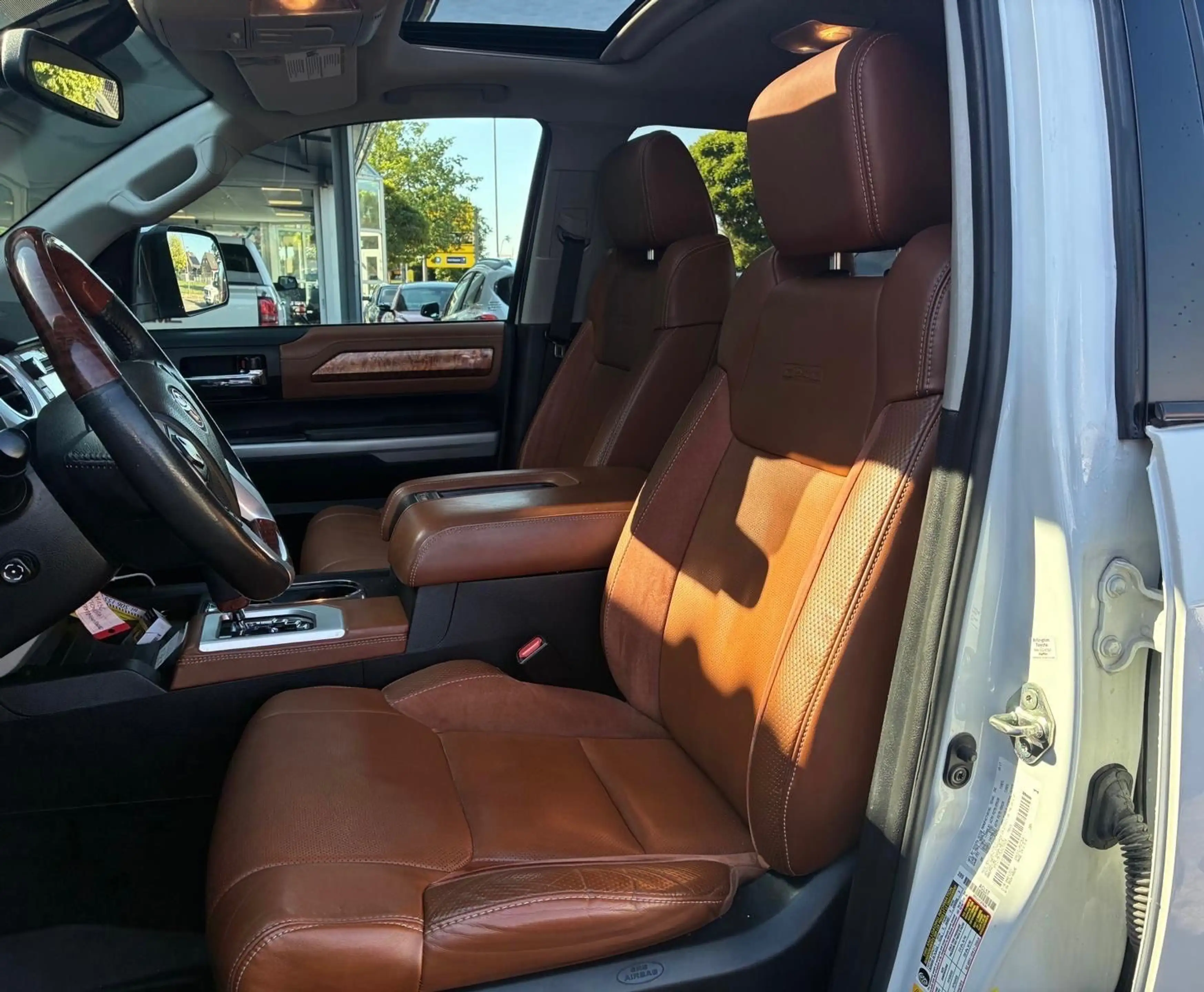 Toyota Tundra 5,7 V8 Crew Max - Platinum — photo 11