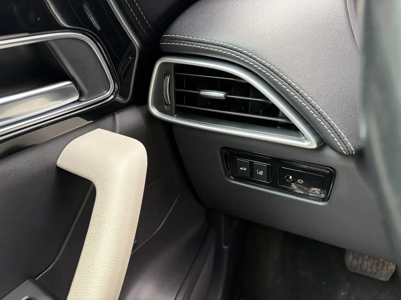 Jaguar E-Pace - 23