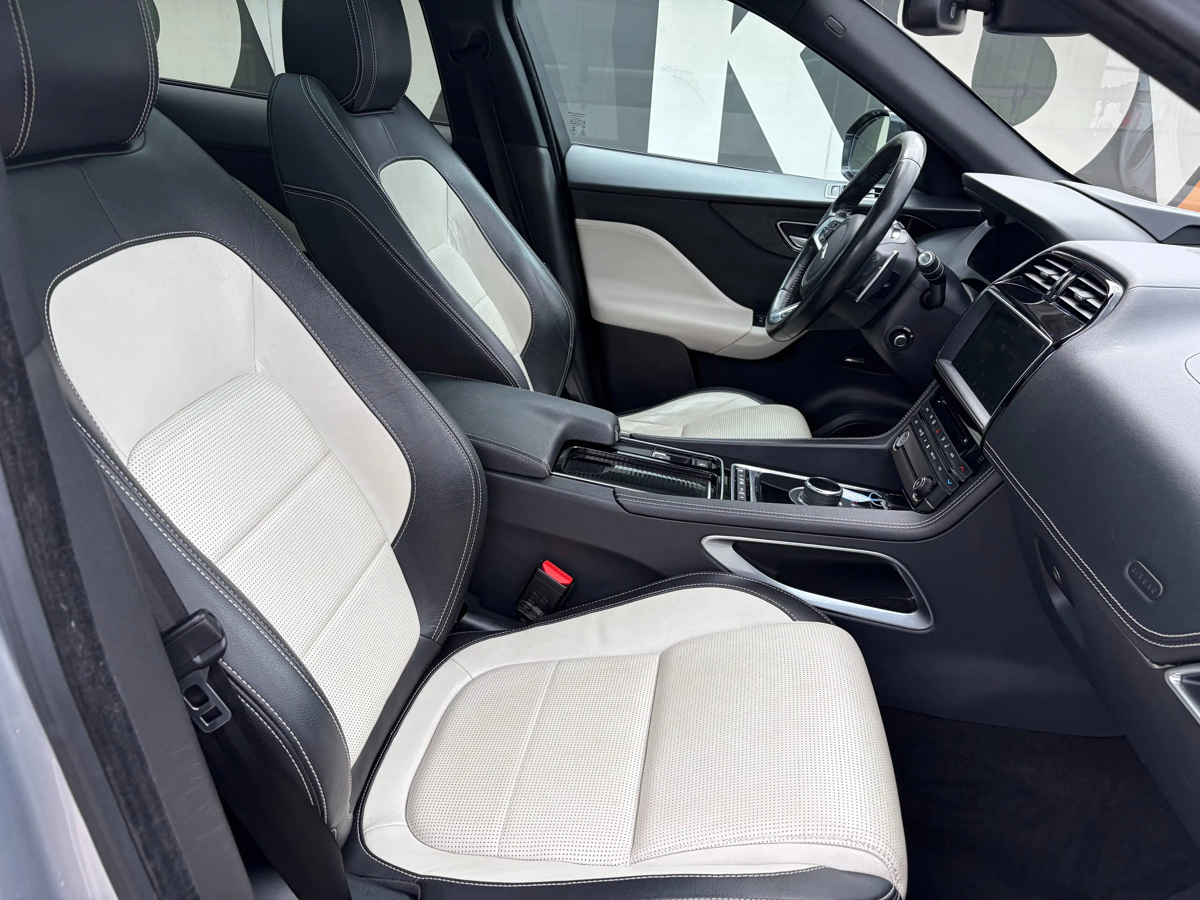 Jaguar E-Pace E-Pace 2.0 D AWD R-Sport — photo 8
