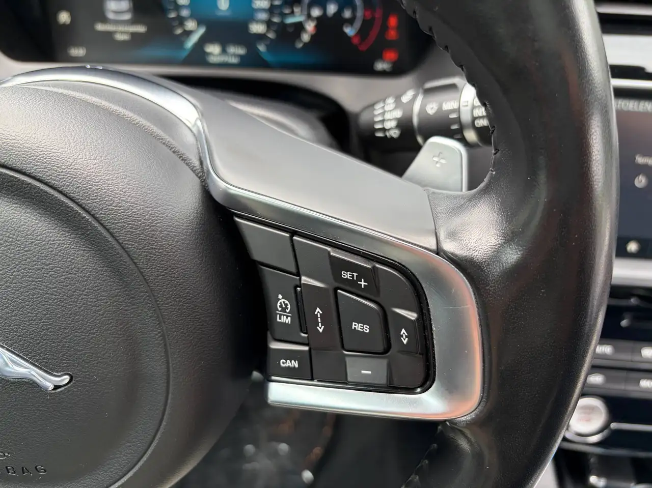 Jaguar E-Pace - 20