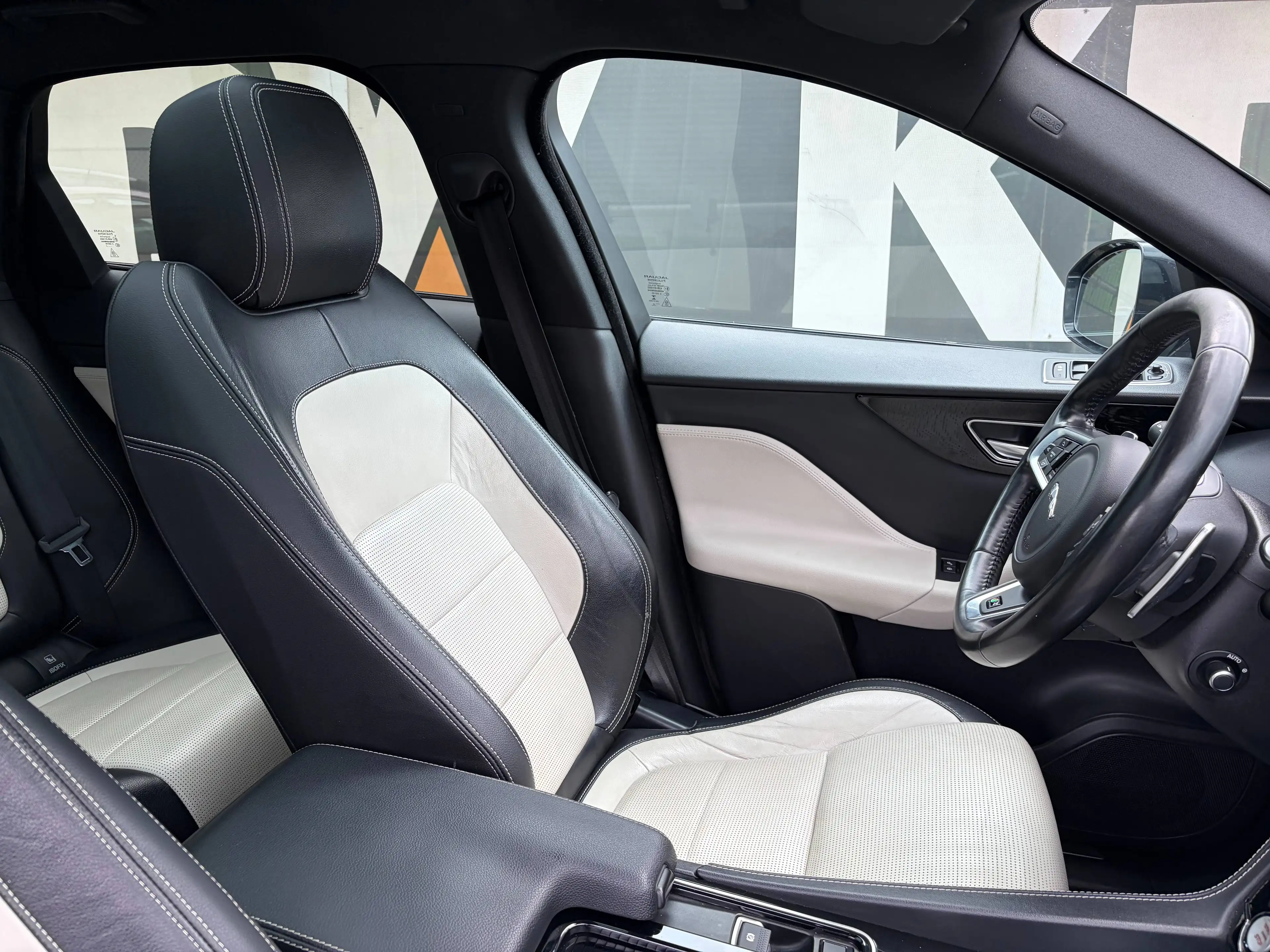 Jaguar E-Pace E-Pace 2.0 D AWD R-Sport — photo 9
