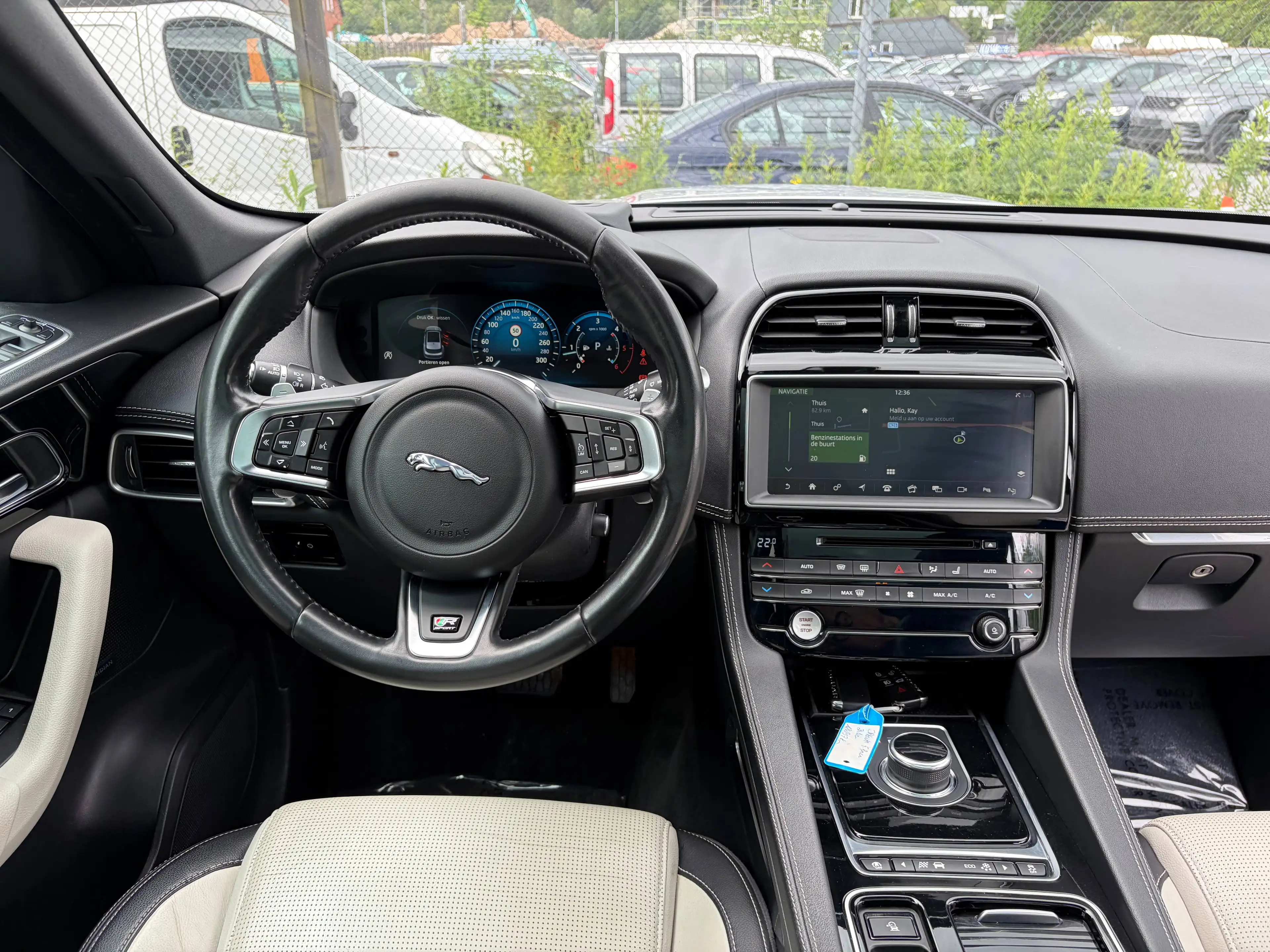 Jaguar E-Pace E-Pace 2.0 D AWD R-Sport — photo 14