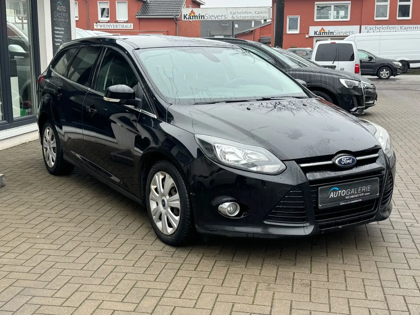 Ford Focus Turnier Titanium°SitzHzg°Klimaa.°AHK°PDC° Schwarz - 2