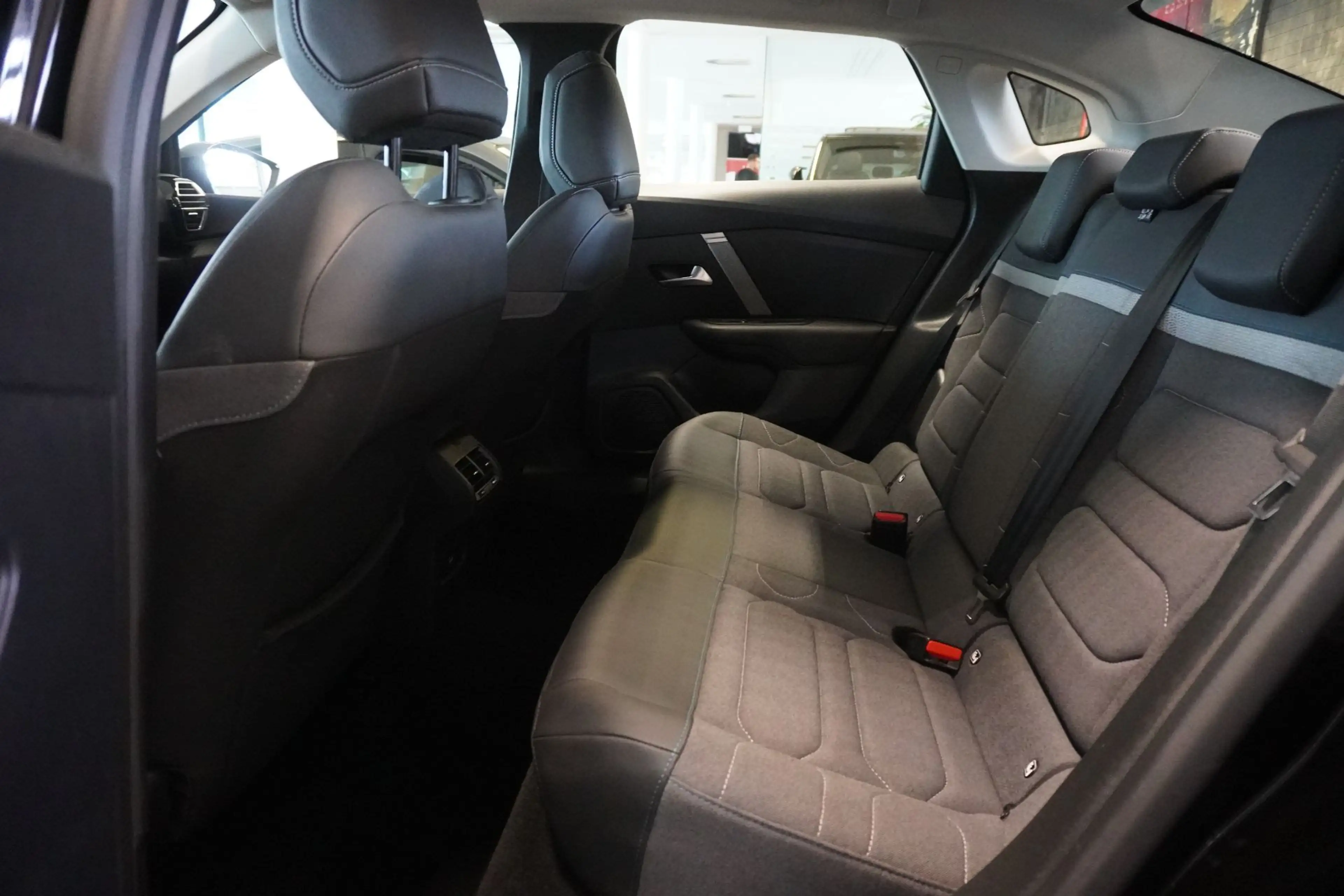 Citroen C4 X PureTech 130 S Aut./LED/Nav. — photo 9