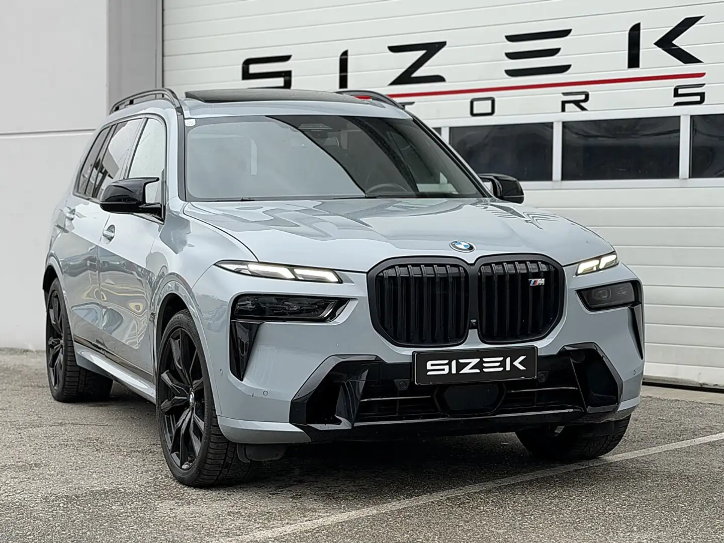 BMW X7 M 60i xDrive 48V Aut.|SKY LOUNGE|B&W|AHK|7SITZ|LED Grau - 2