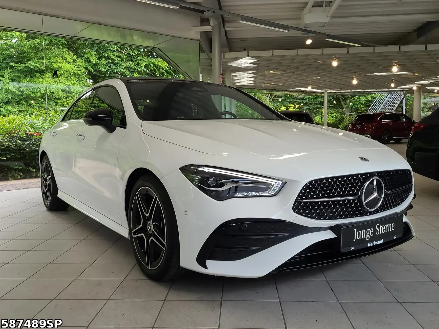 Mercedes-Benz CLA 250 4M AMG  Pano Night Lenkradhzg KeylessGO. Wit - 2