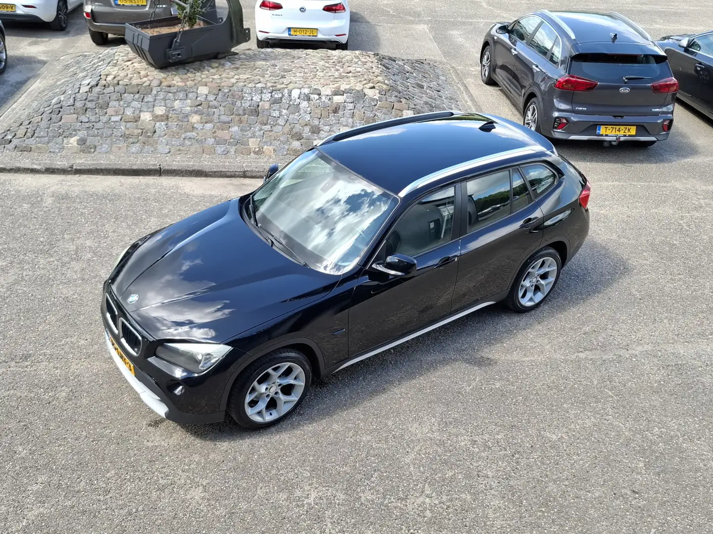 BMW X1 sDrive18i 150 PK Executive NAVI CRUISE ECC AFNB TR Zwart - 2