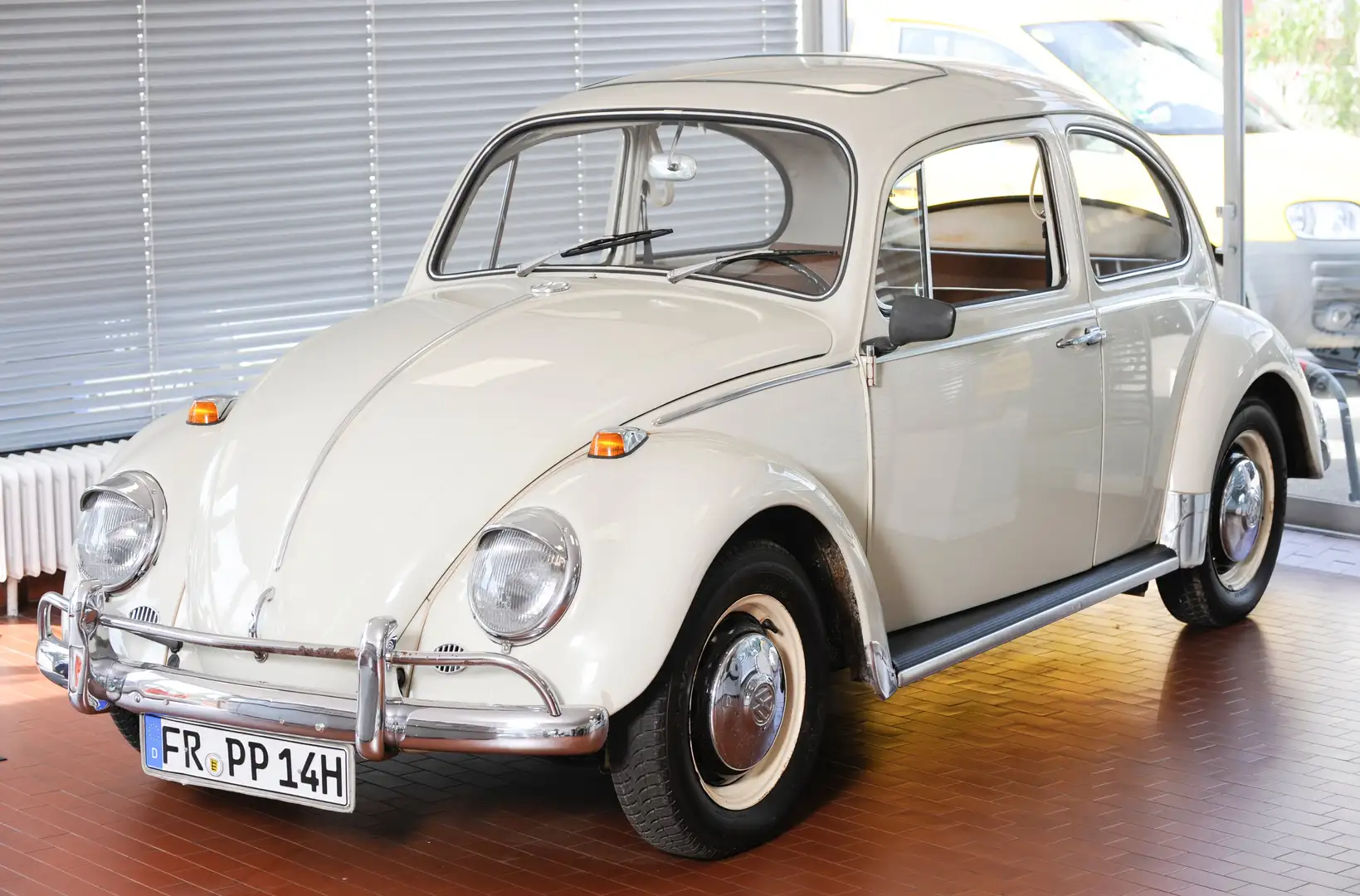 Volkswagen Käfer mit H-Zulassung Beige - 1