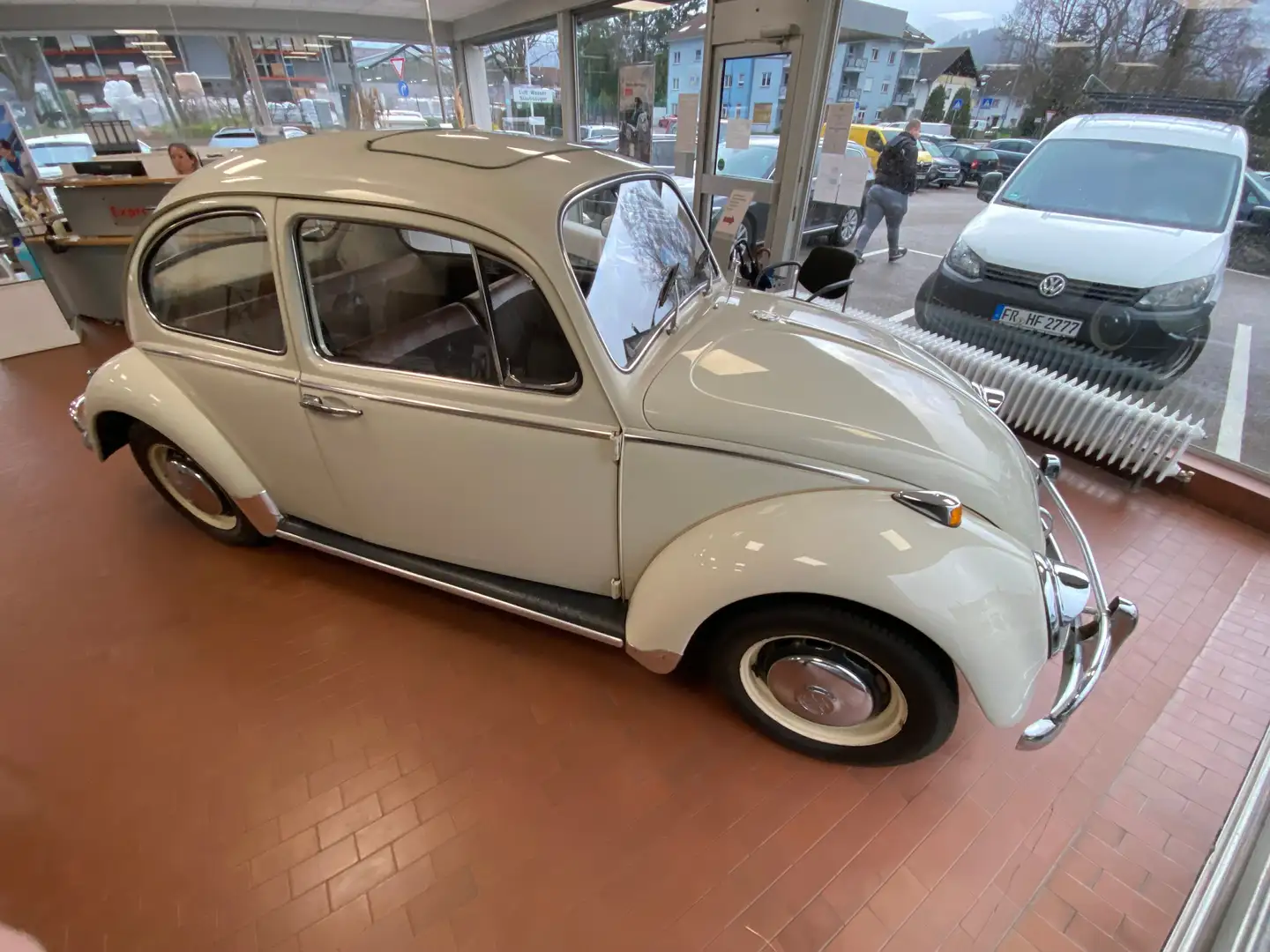 Volkswagen Käfer mit H-Zulassung Beige - 1