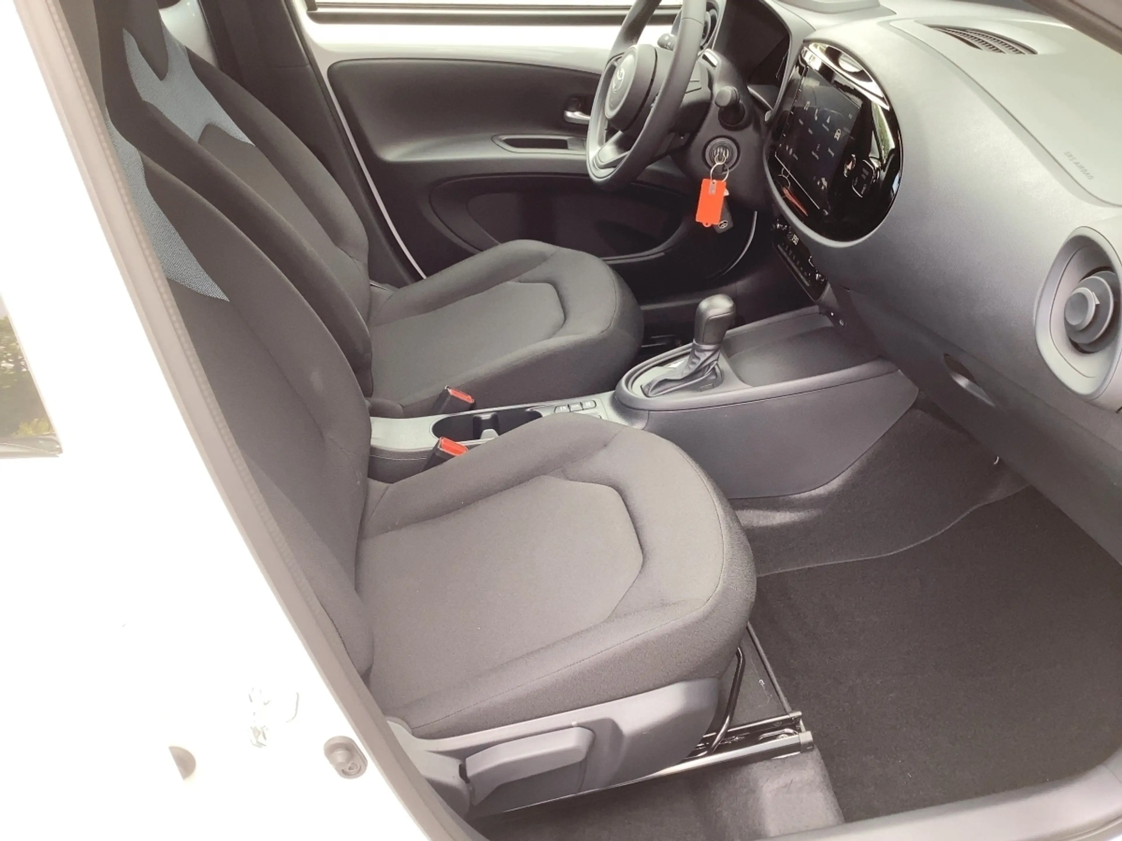 Toyota Aygo X HEV ACTIVE*Sitzheizung *Carplay*Klima* — photo 11