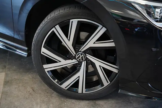 Volkswagen Golf view 4