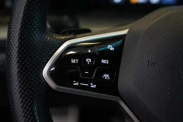 Volkswagen Golf view 8