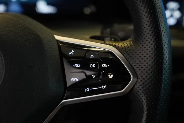 Volkswagen Golf view 9