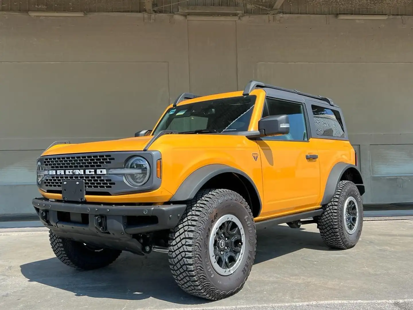 Ford Bronco 2.3 Ecoboost 4x4 BADLANDS OFF-ROAD 2P 2024 Orange - 2