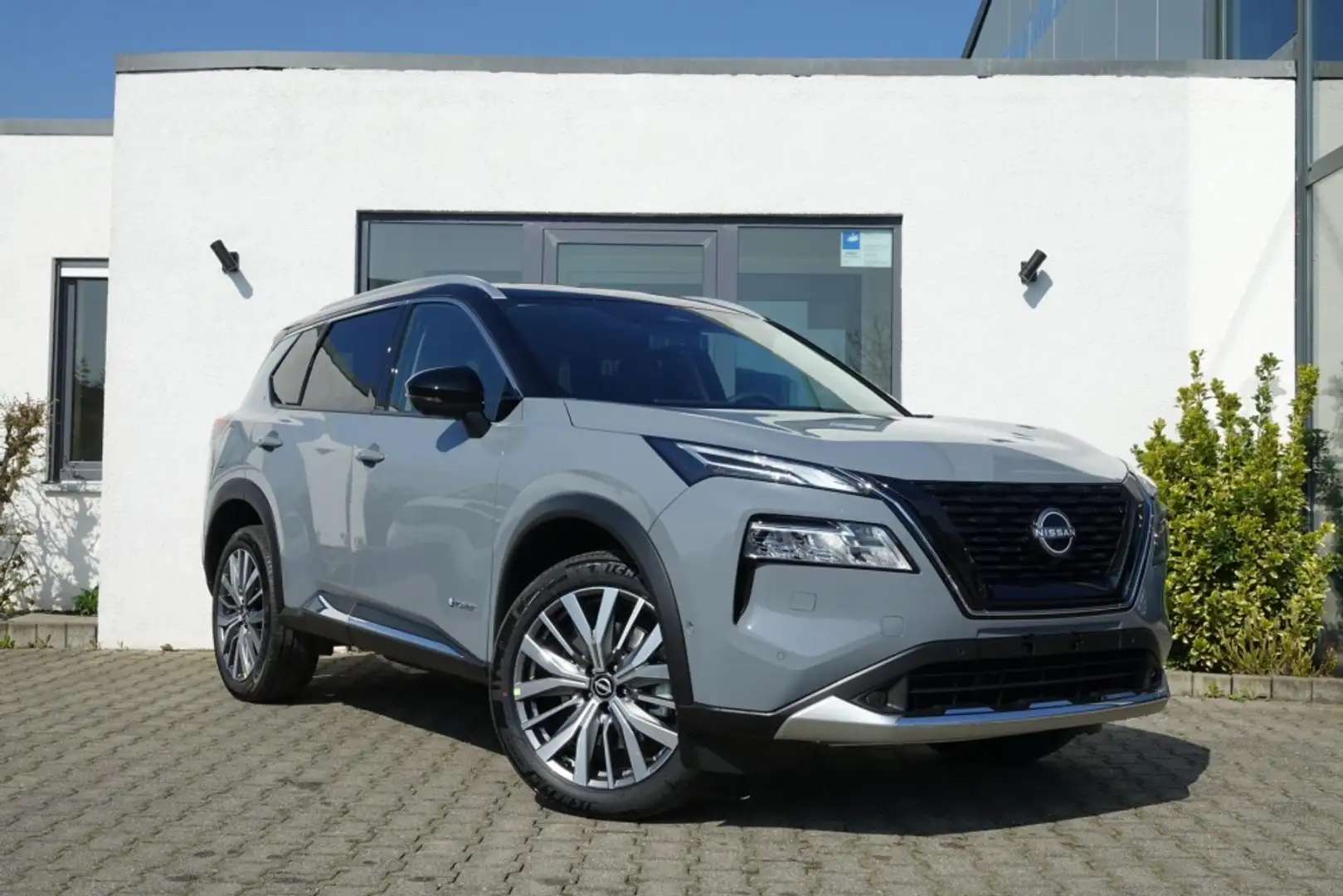 Nissan X-Trail TEKNA+ e-POWER e-4ORCE 5Sitz/20Zoll/AHK! Grau - 1