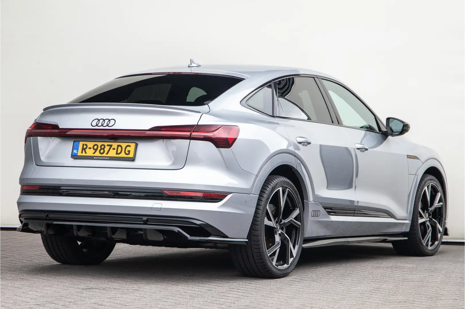 Audi e-tron Sportback 55 quattro S edition 95 kWh B&O, Memory, Grijs - 2