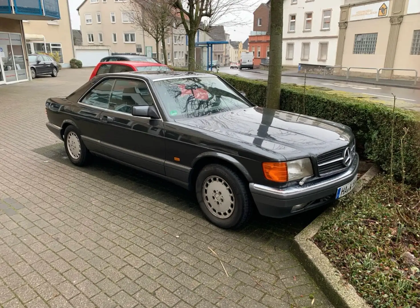 Mercedes-Benz 560 W126 Coupe crna - 1