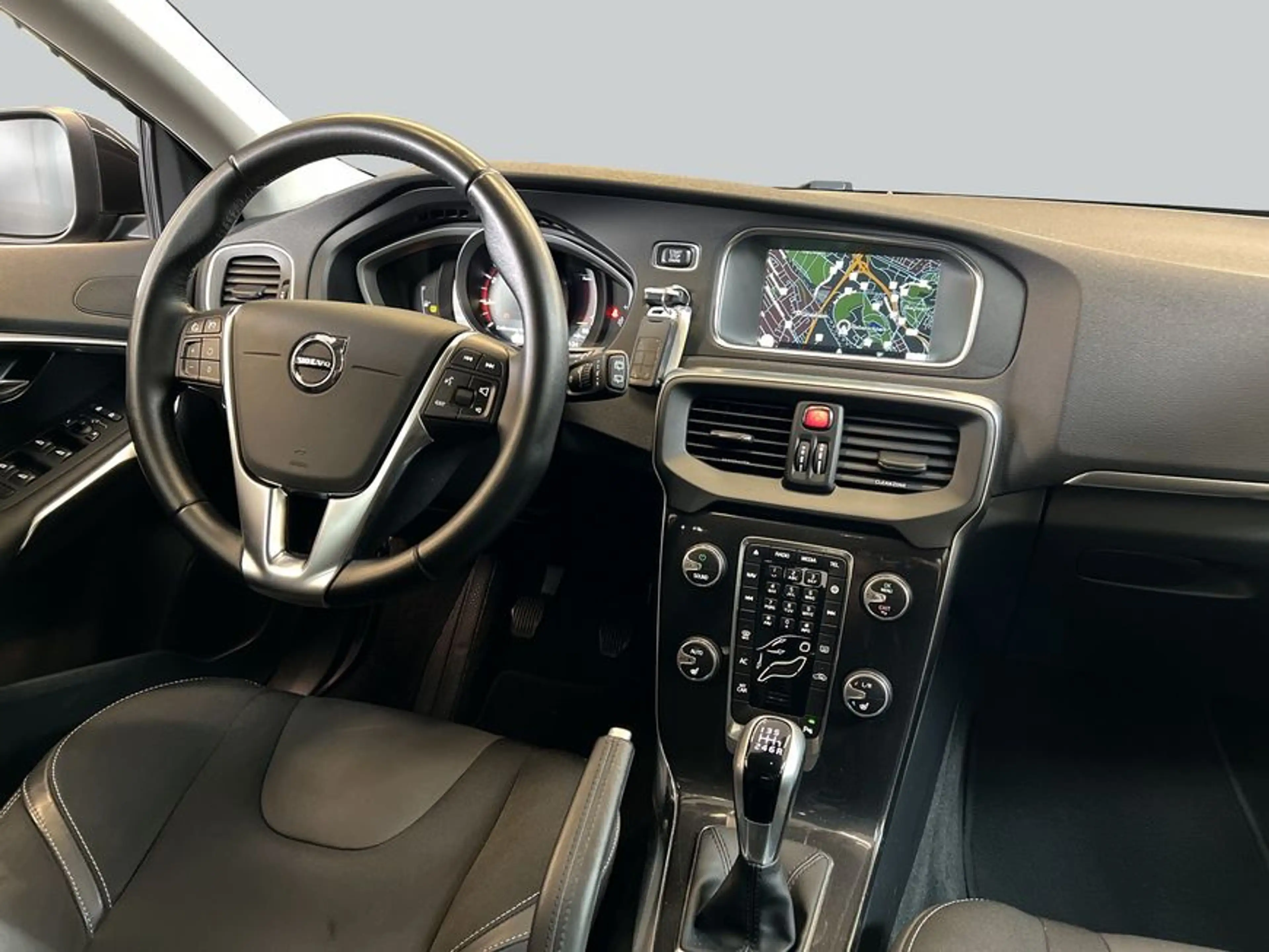 Volvo V40 T2 Momentum Style- Winter- Klima-Komfort-Paket — photo 13