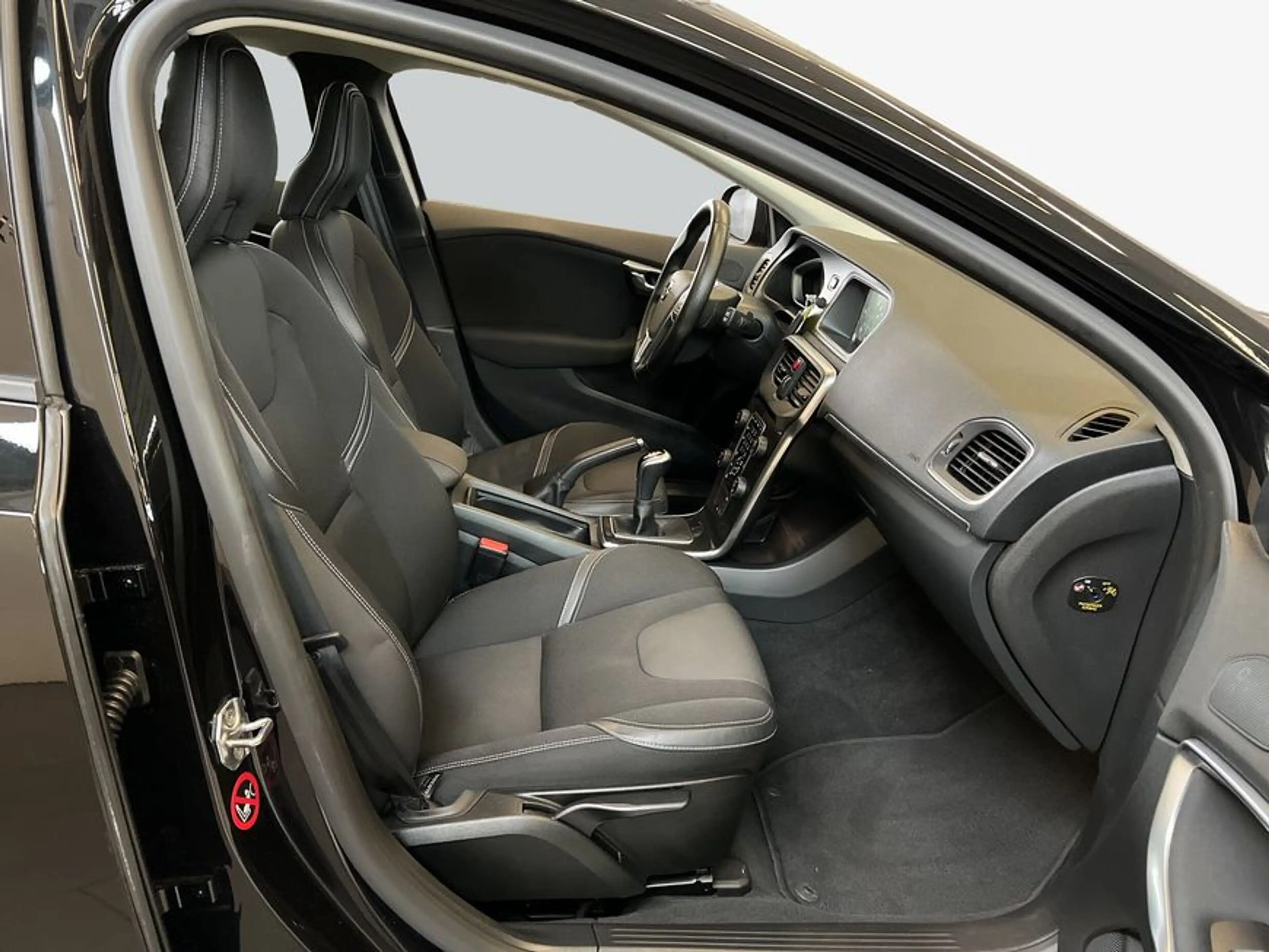 Volvo V40 T2 Momentum Style- Winter- Klima-Komfort-Paket — photo 12