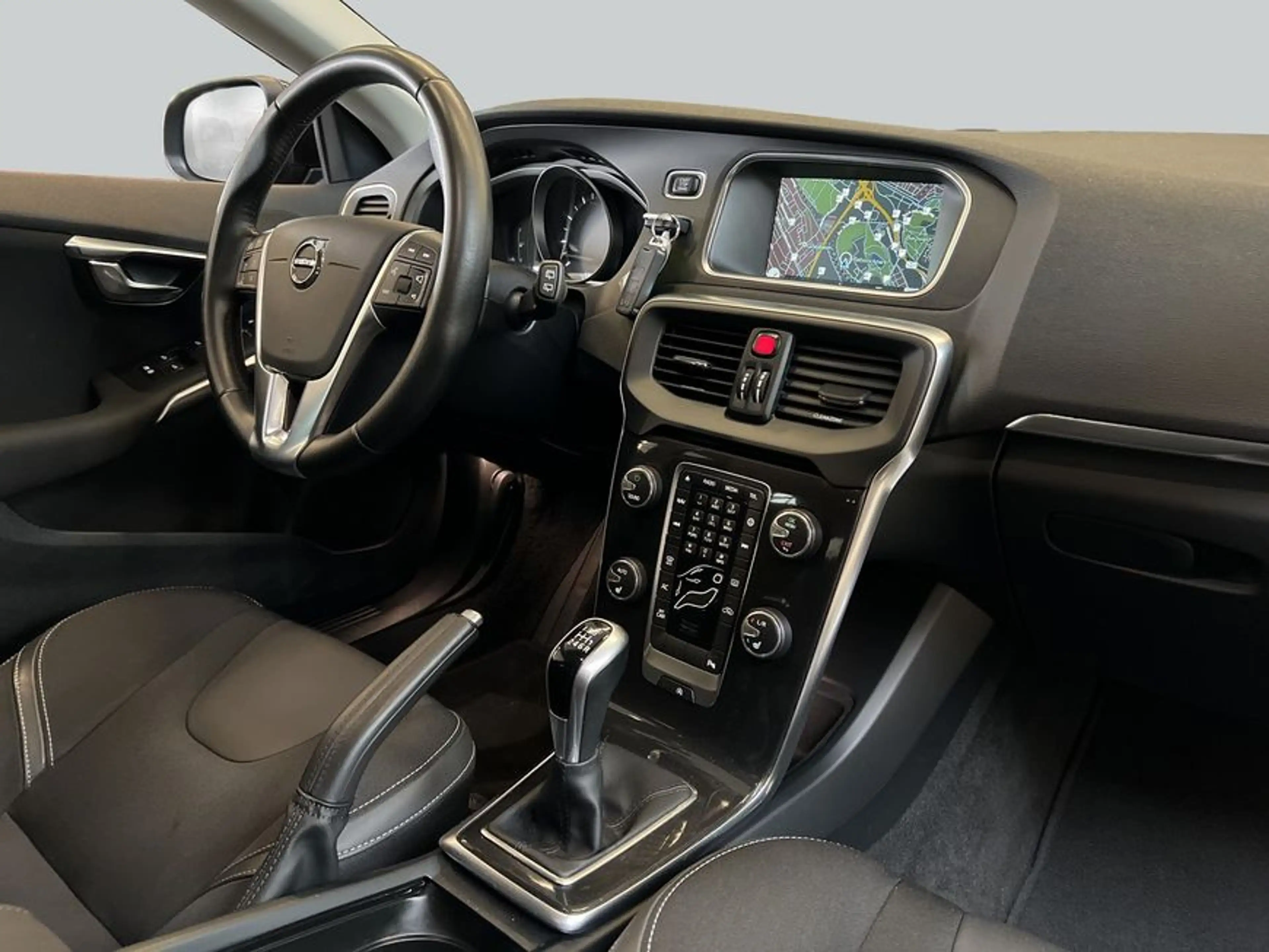 Volvo V40 T2 Momentum Style- Winter- Klima-Komfort-Paket — photo 15