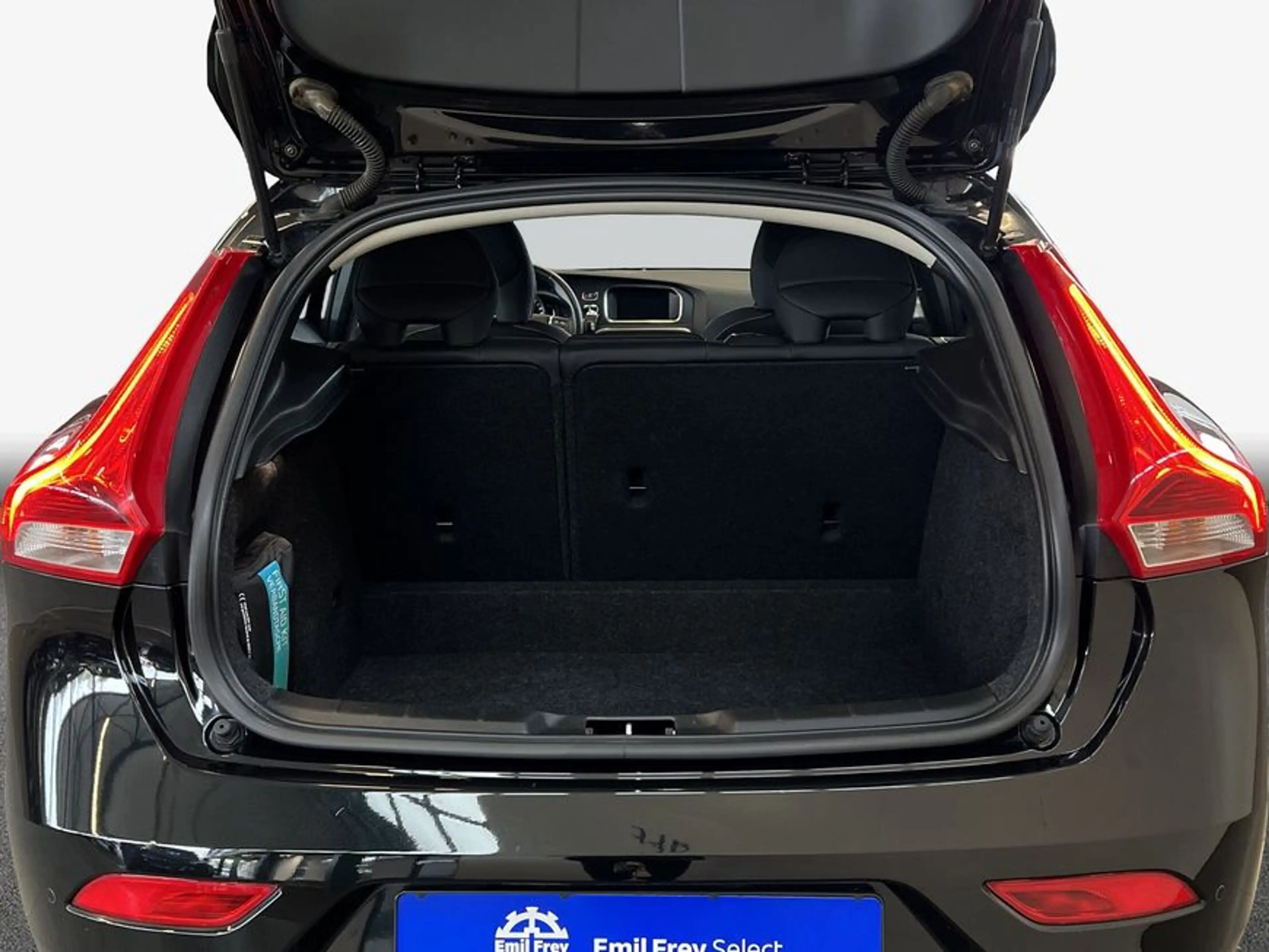 Volvo V40 T2 Momentum Style- Winter- Klima-Komfort-Paket — photo 8