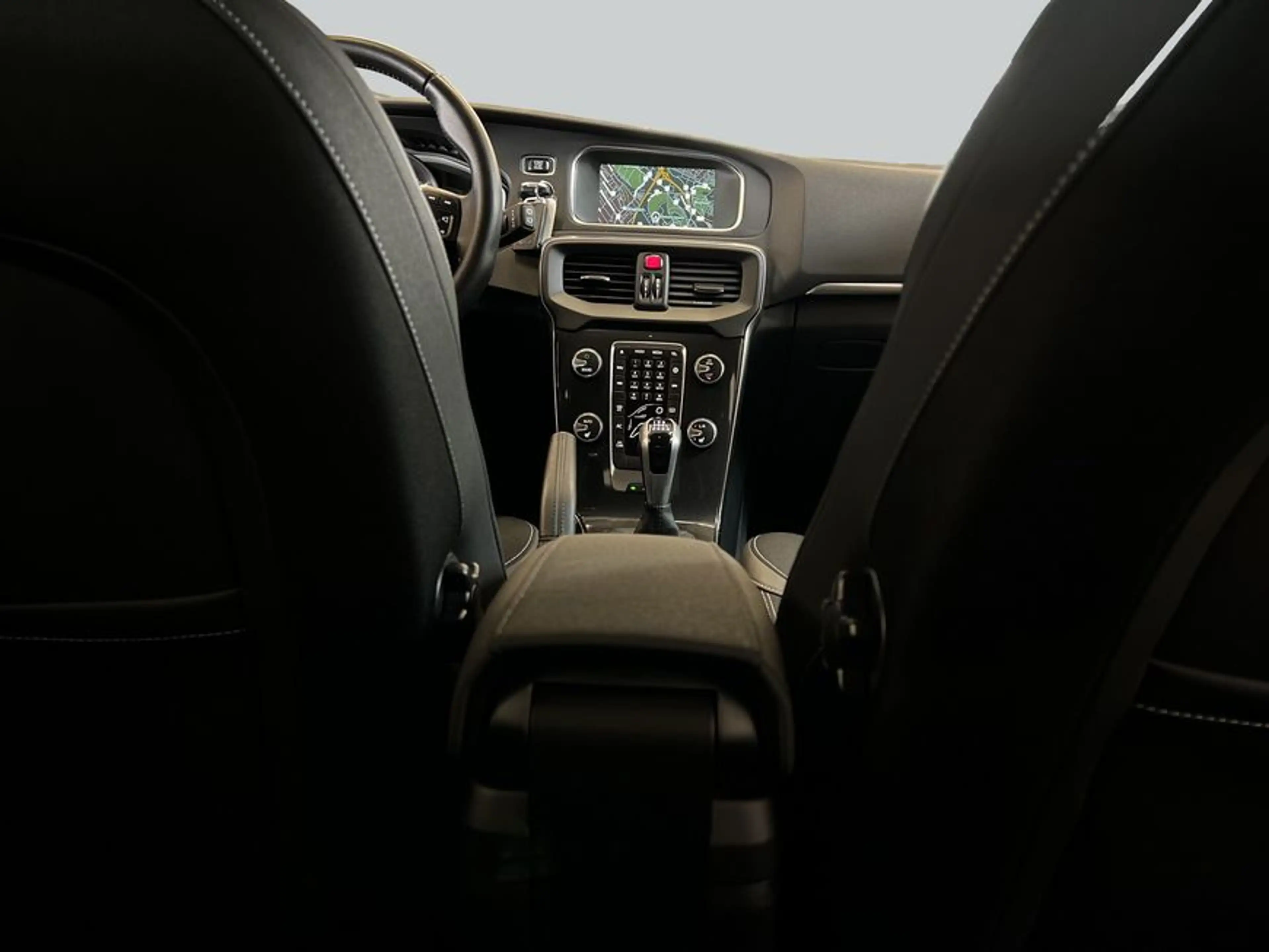 Volvo V40 T2 Momentum Style- Winter- Klima-Komfort-Paket — photo 14