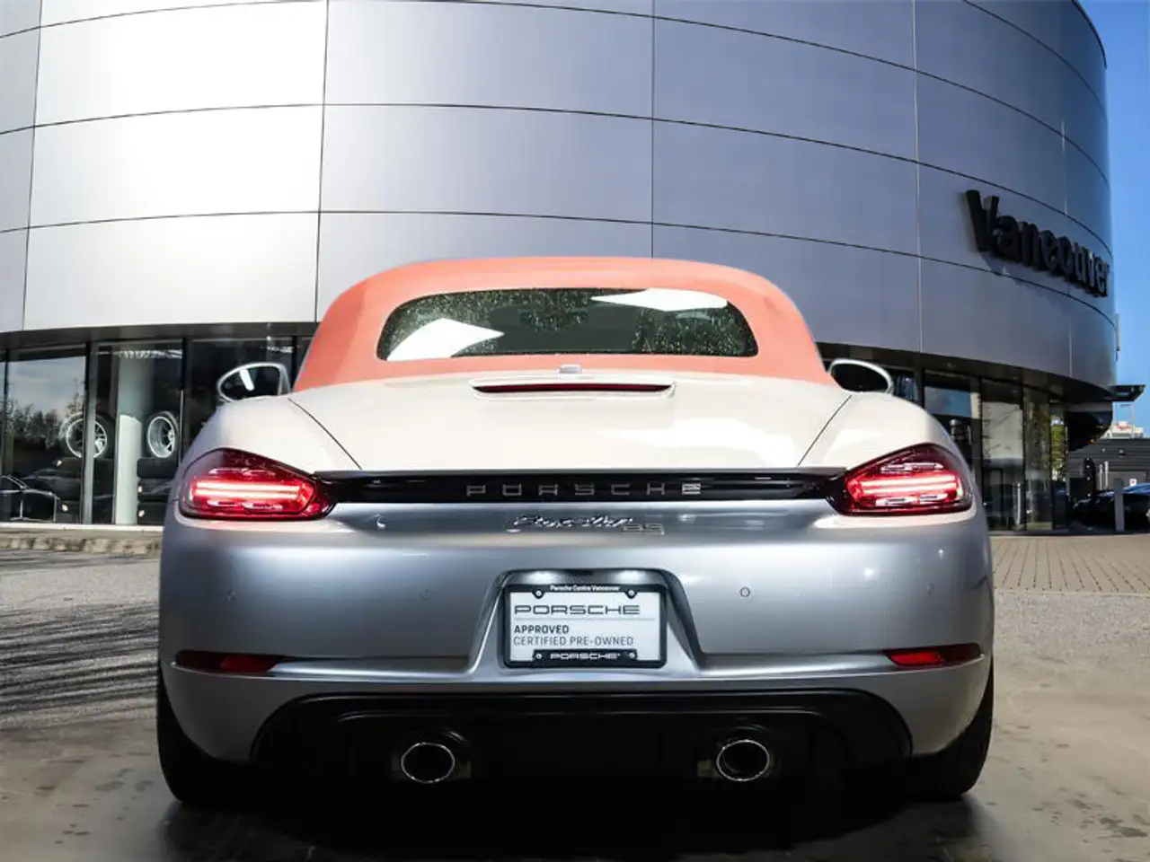 Porsche 718 Boxster снимка Porsche 718 Boxster