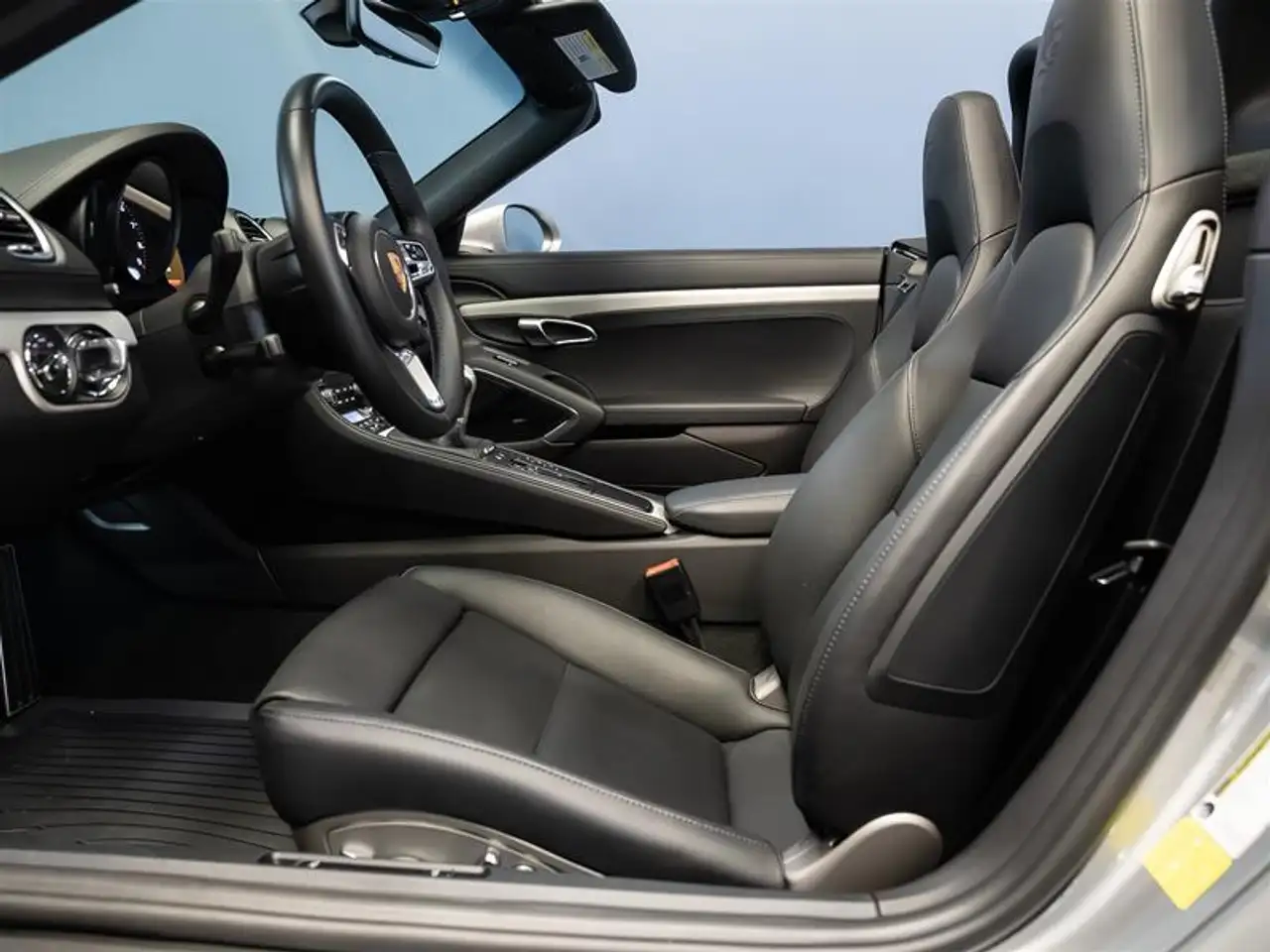 Porsche 718 Boxster снимка Porsche 718 Boxster