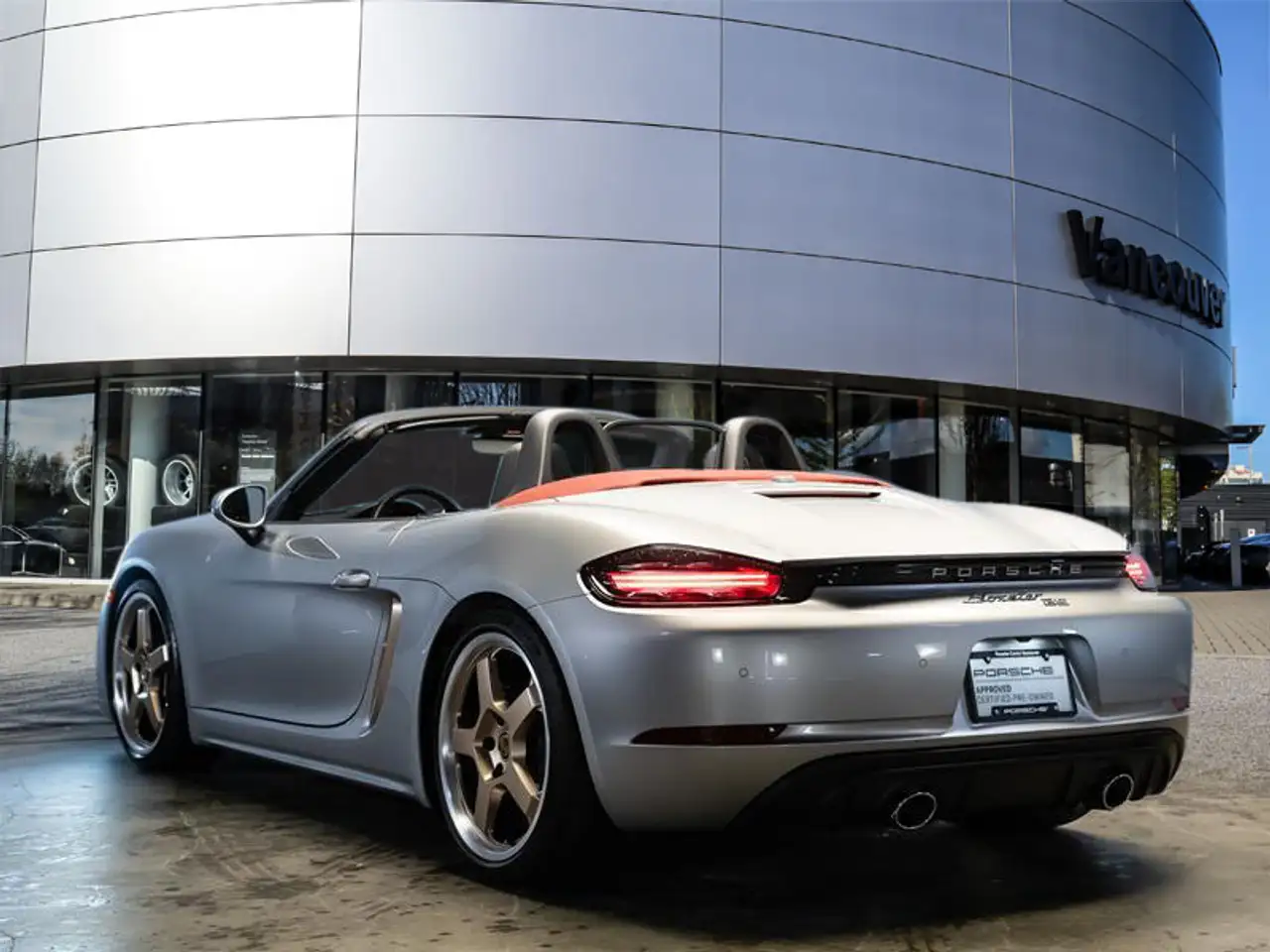 Porsche 718 Boxster снимка Porsche 718 Boxster