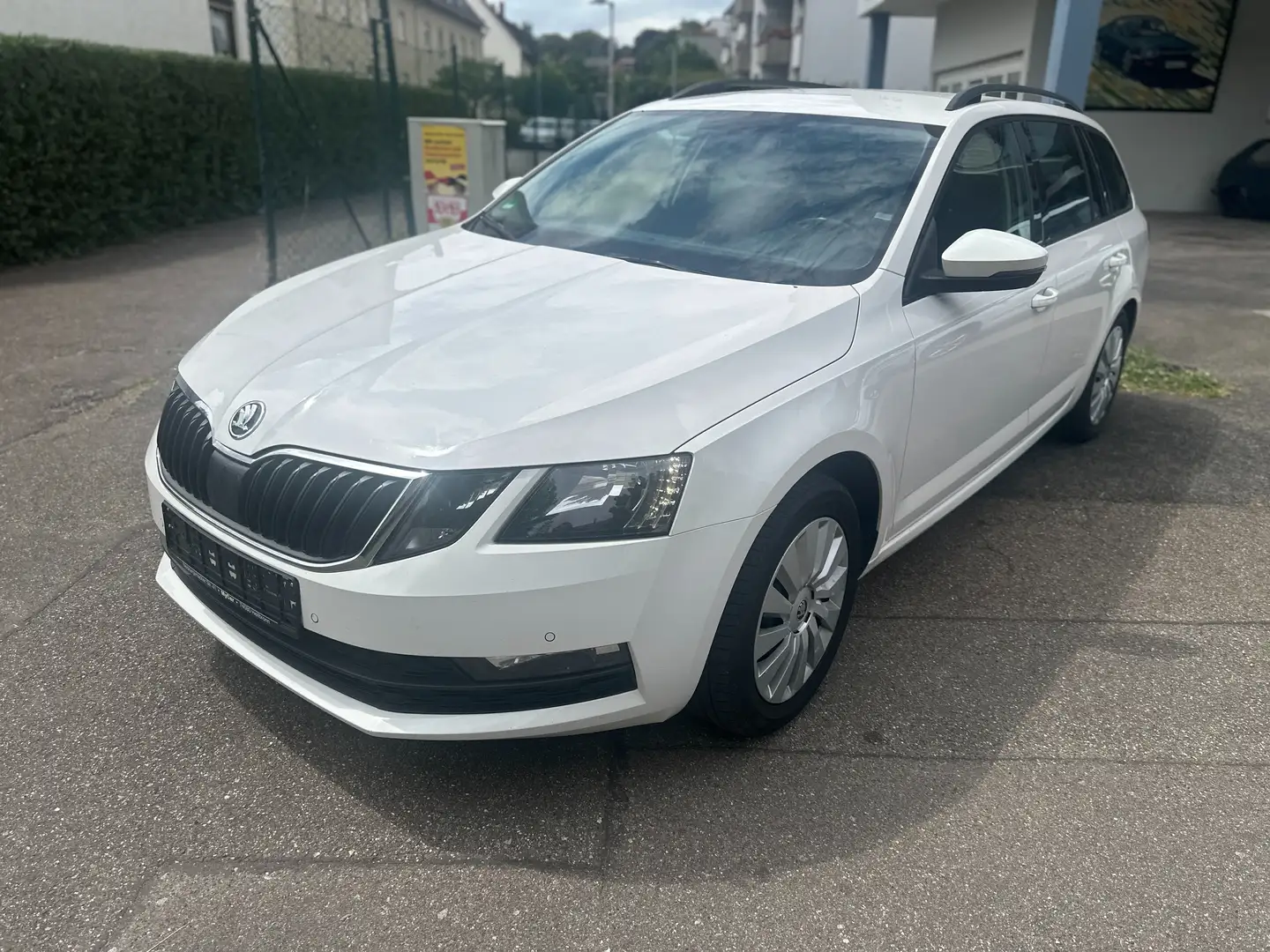 Skoda Octavia Ambition 2.0TDI DSG Navigation Euro6 Weiß - 1