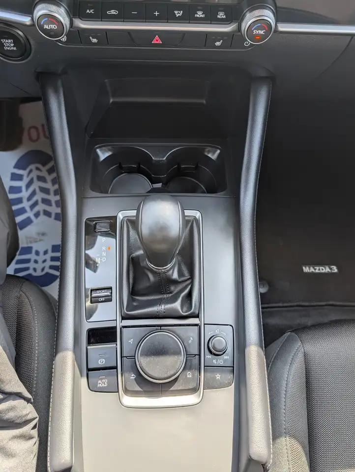Mazda 3 снимка Mazda 3