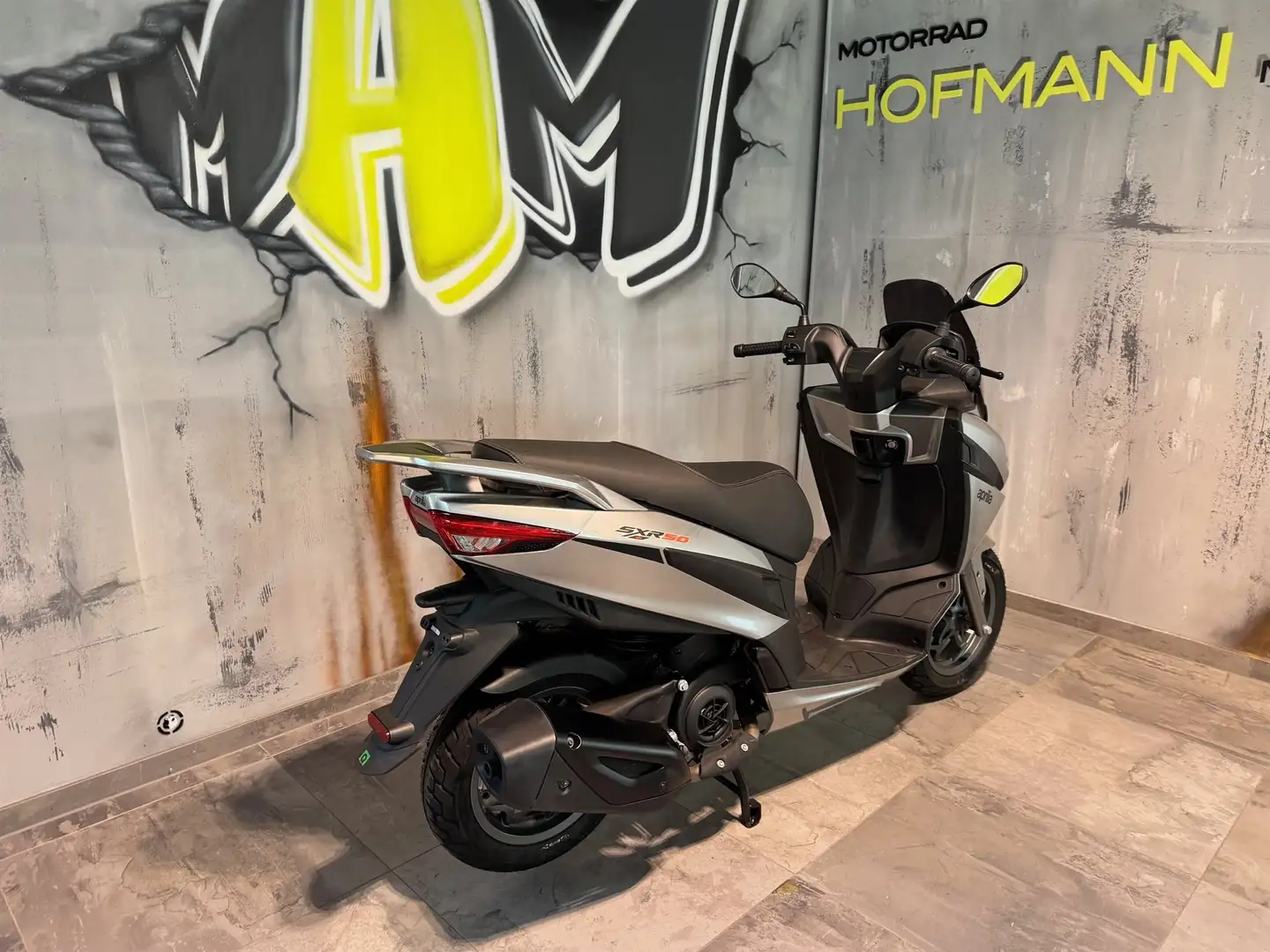 Aprilia Белый - 2