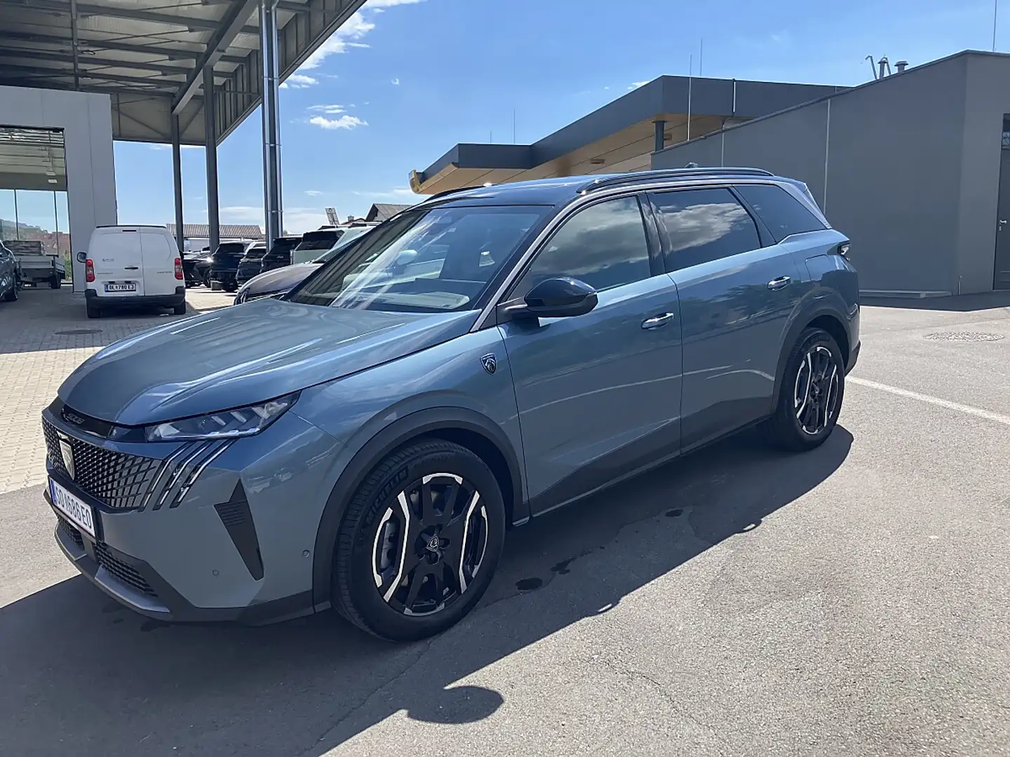 Peugeot 5008 PHEV 195 e-DCS7 Aut. Blau - 1
