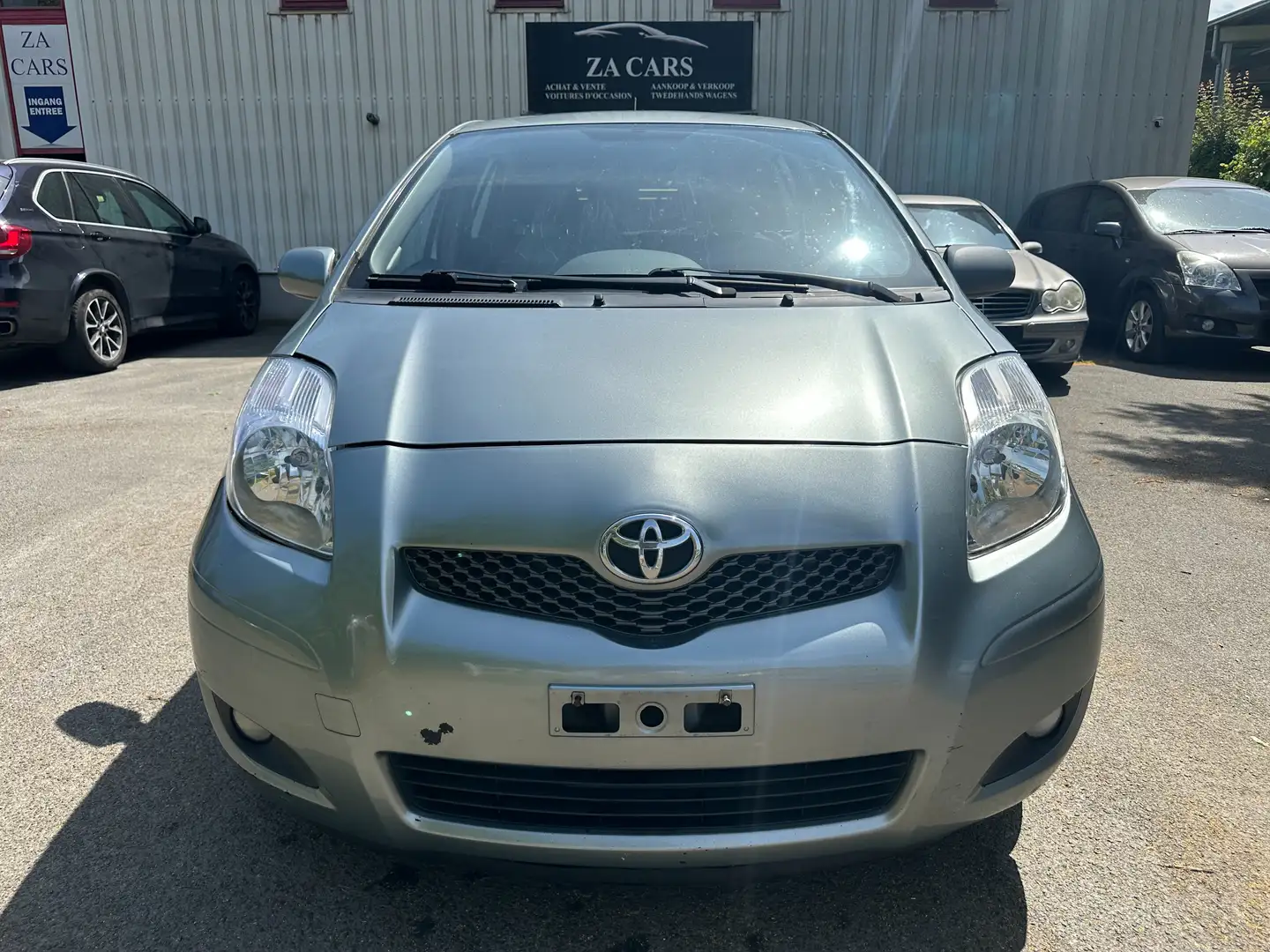 Toyota Yaris 1.33i VVT-i Sol / EXPORT UNIQUEMENT Grijs - 2