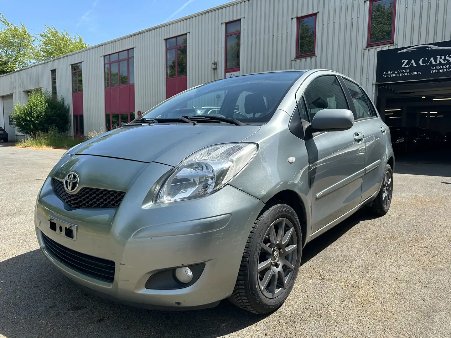 Toyota Yaris 1.33i VVT-i Sol / EXPORT UNIQUEMENT Grijs - 1