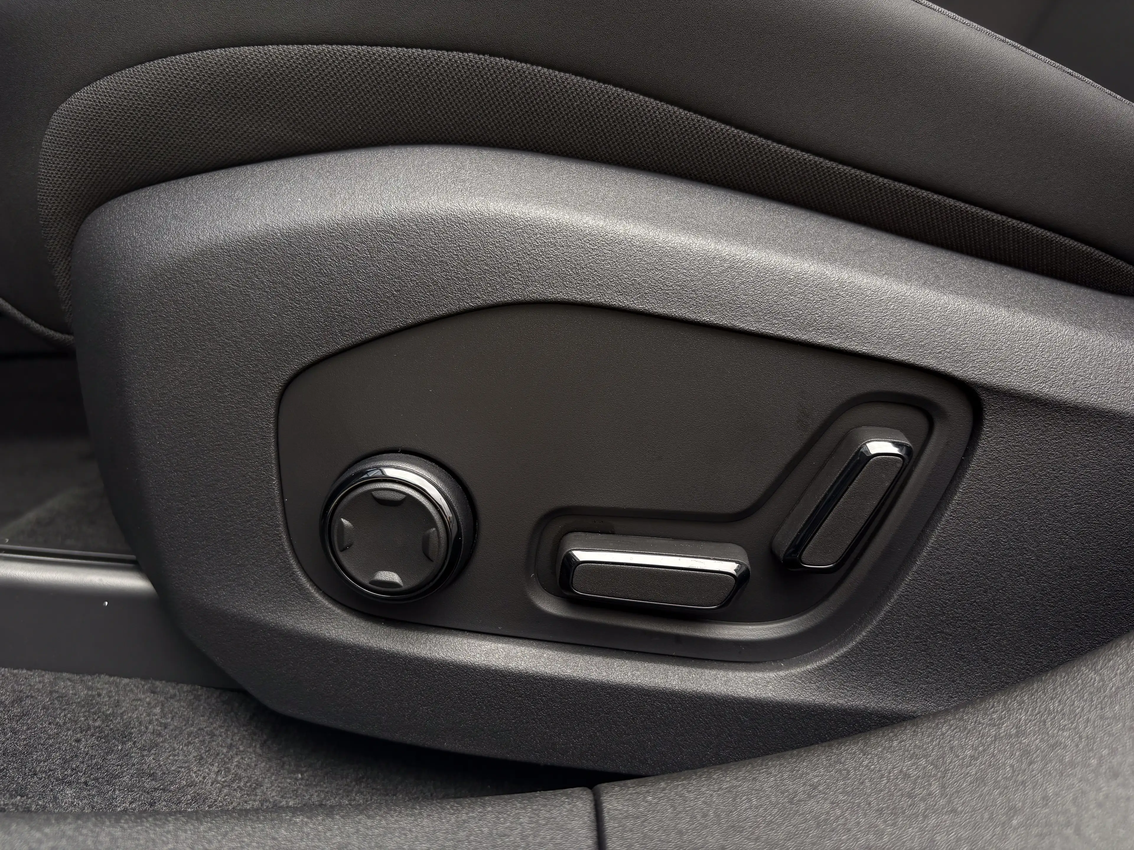 Polestar 4 Long Range Single Motor - Plus | Pilot — photo 15