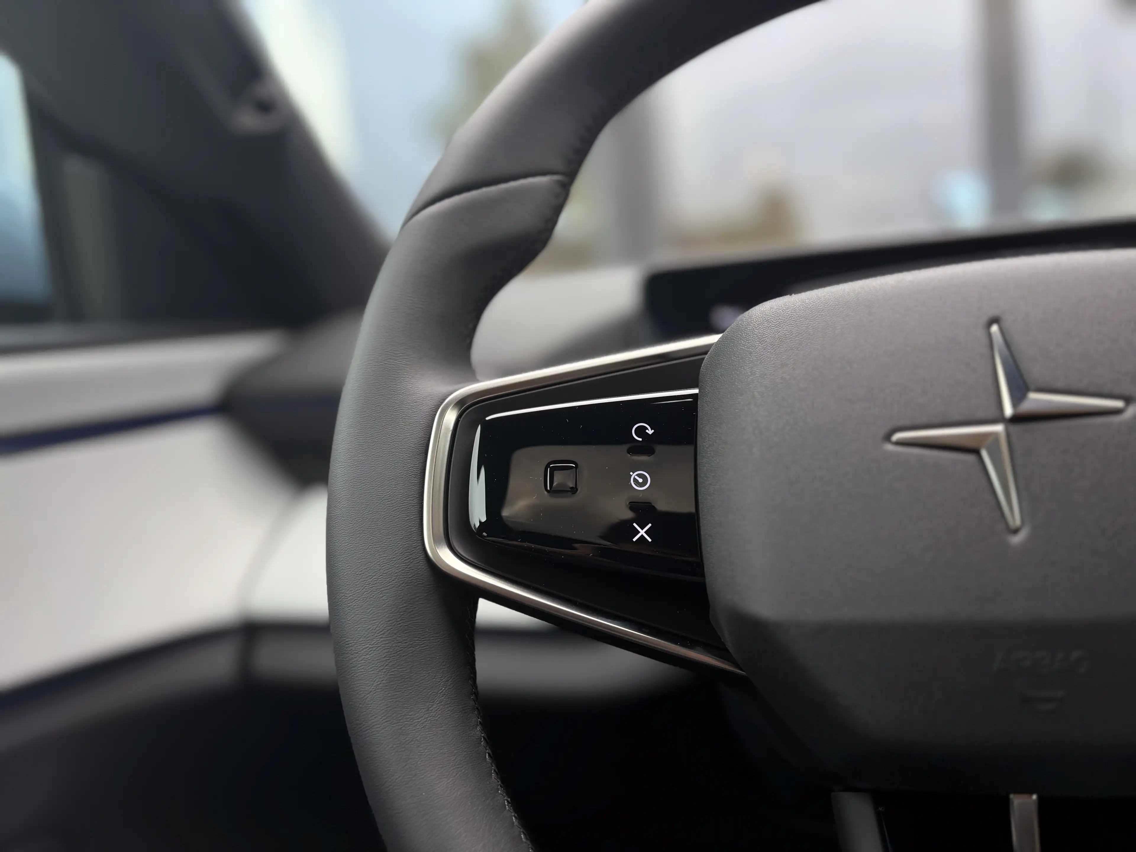 Polestar 4 Long Range Single Motor - Plus | Pilot — photo 3