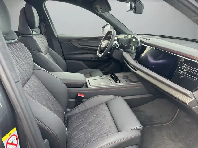 Audi Q7 view 11