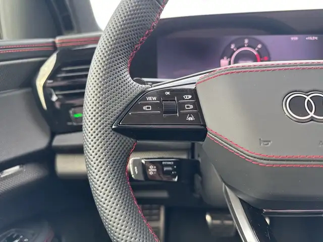 Audi Q7 view 14