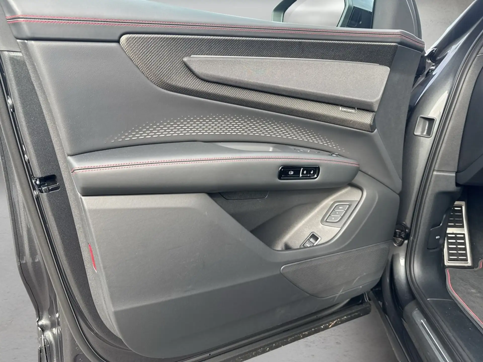아우디 Audi Q7 2026 건메탈 사진 6