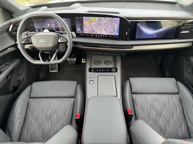 Audi Q7 view 9