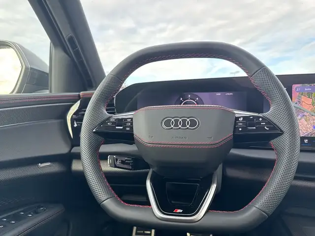 Audi Q7 view 15