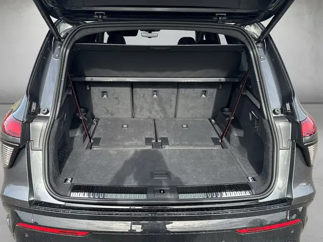 Audi Q7 view 5