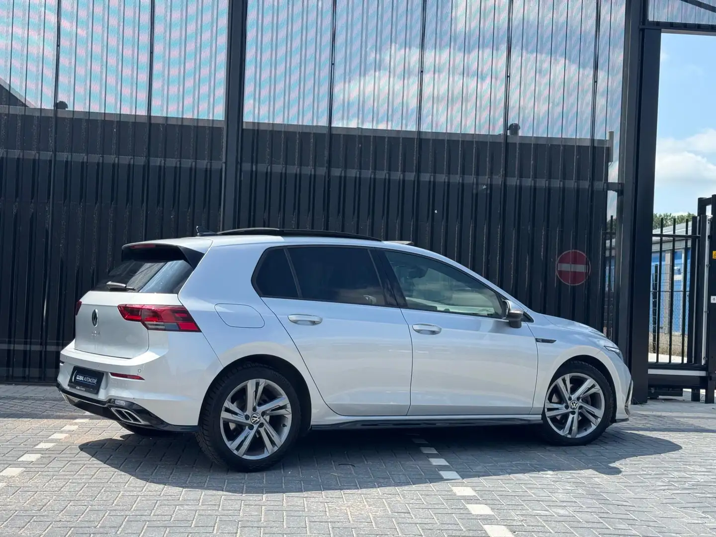 Volkswagen Golf 1.5 eTSI 150PK R LINE - PANORAMADAK - STUURVERWARM Argent - 2