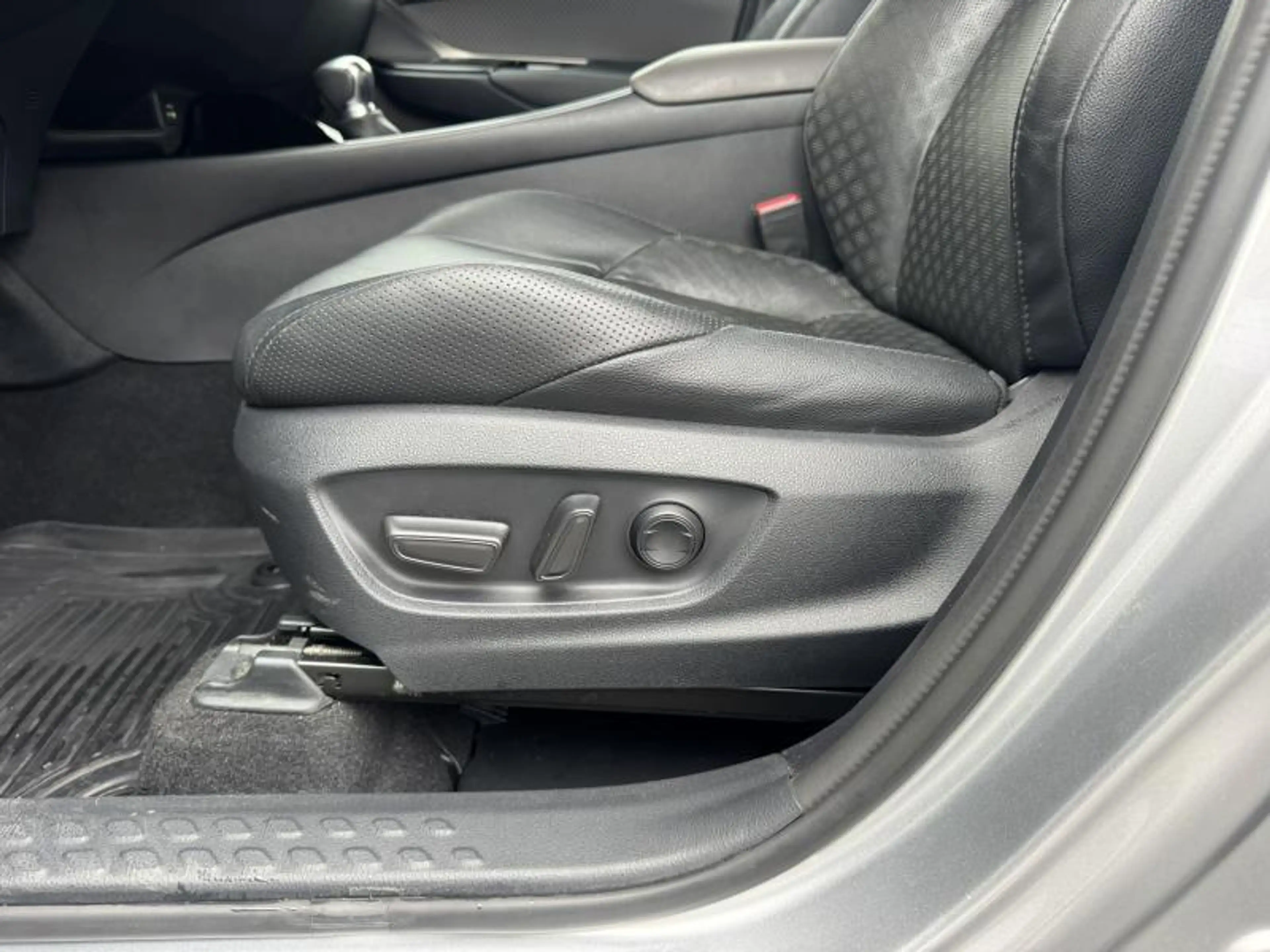Toyota C-HR 1.8 Hybrid CVT C-HIC Mono-Tone + Premium pack et N — photo 14